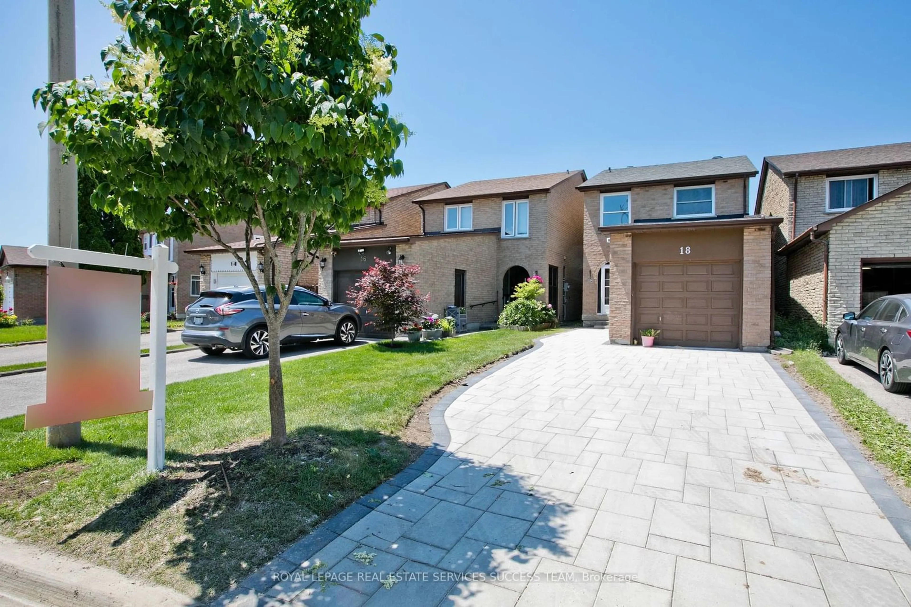 A pic from exterior of the house or condo for 18 Clydesdale Rd, Markham Ontario L3R 3S9