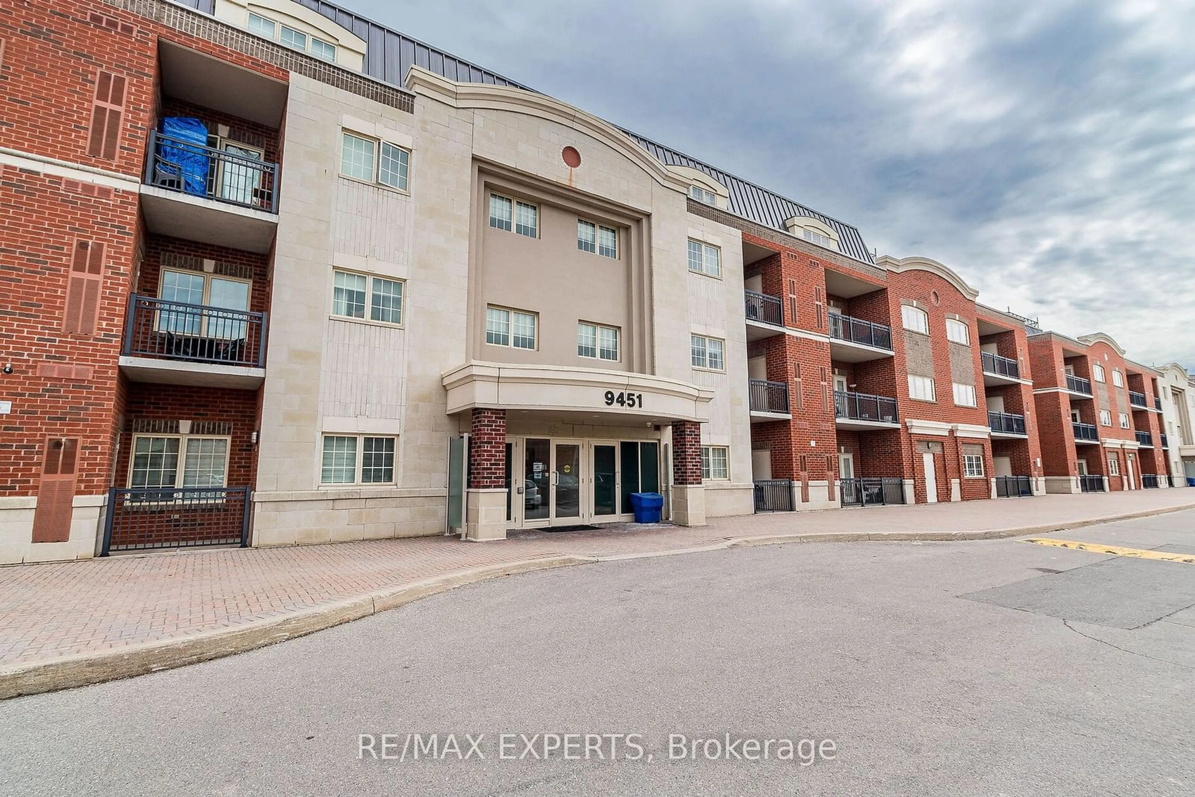 A pic from exterior of the house or condo for 9451 Jane St #206, Vaughan Ontario L6A 4H7