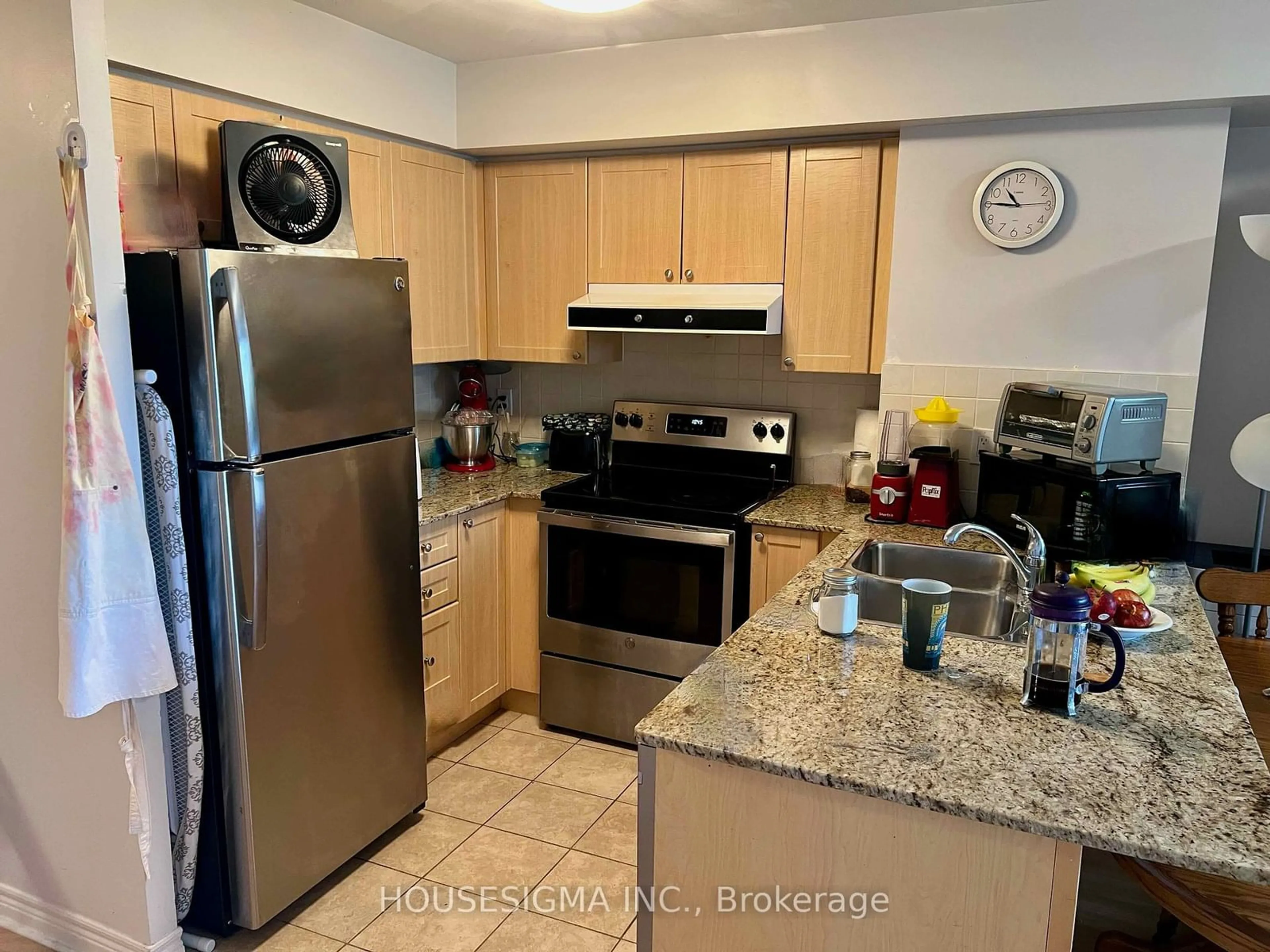 Standard kitchen for 15 North Park Rd #310, Vaughan Ontario L4J 0A1
