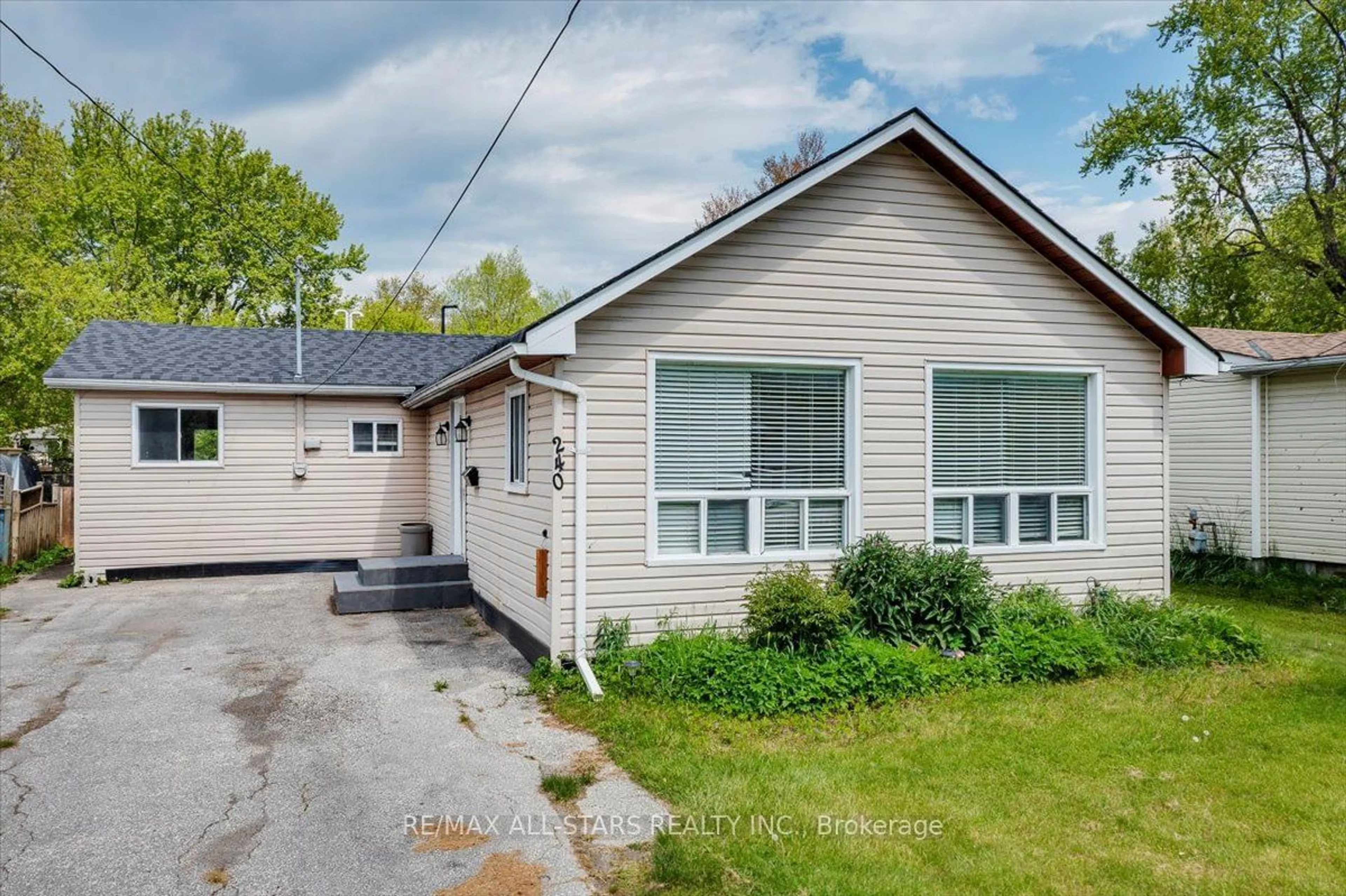 Frontside or backside of a home for 240 Royal Rd, Georgina Ontario L4P 2T8