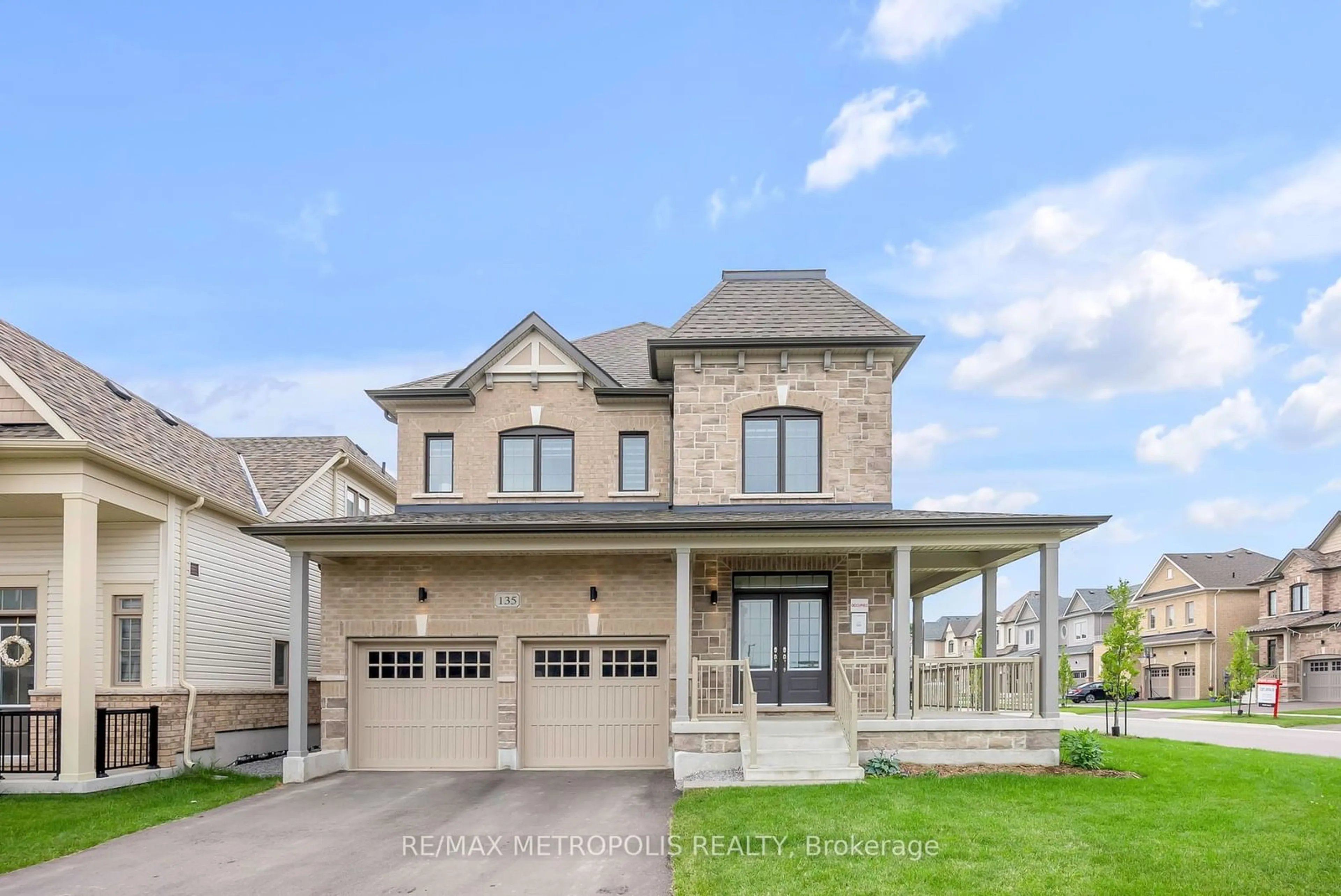 Frontside or backside of a home for 135 Connell Dr, Georgina Ontario L4P 1J5