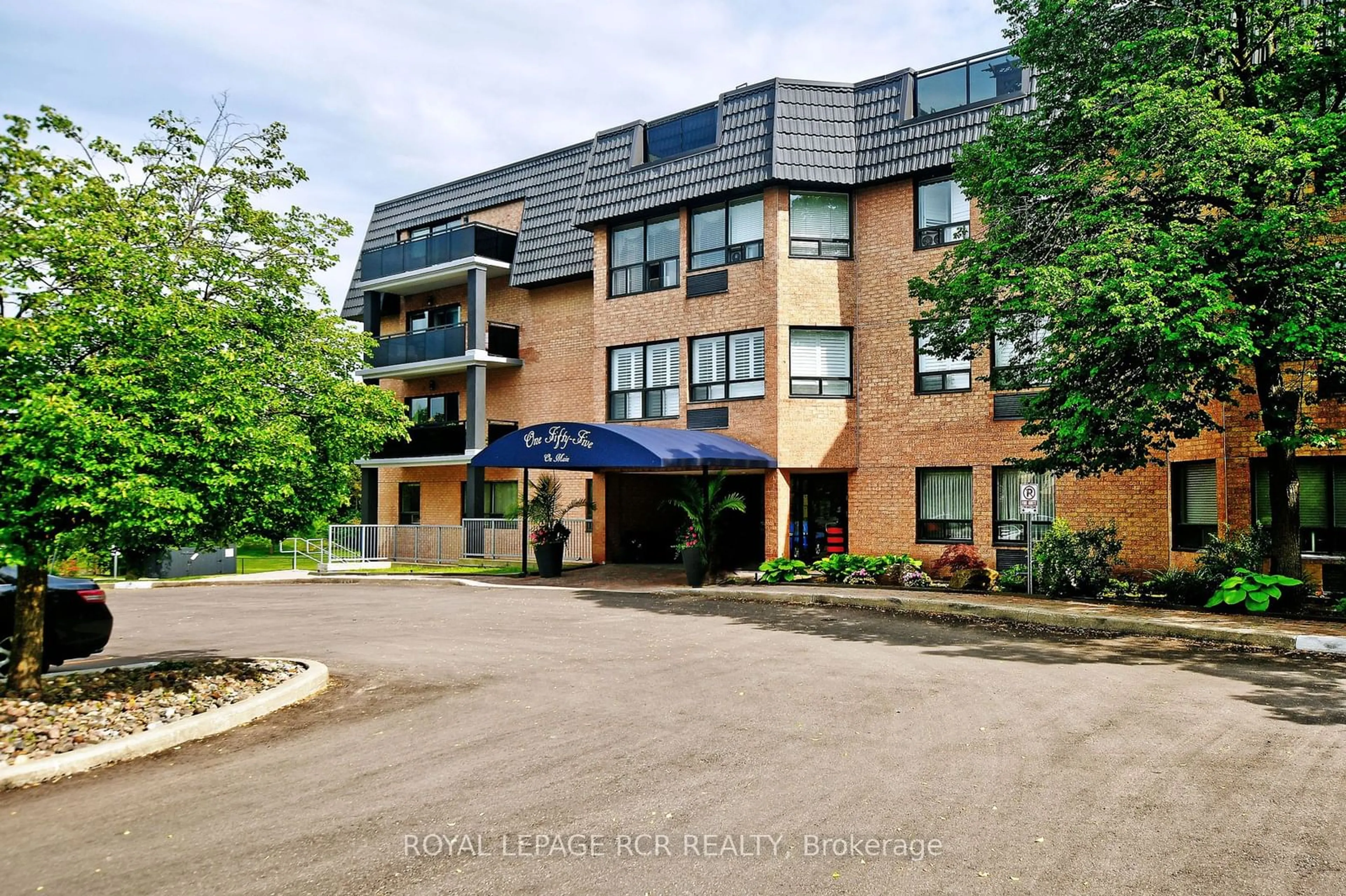 A pic from exterior of the house or condo for 155 Main St #407, Newmarket Ontario L3Y 8C2