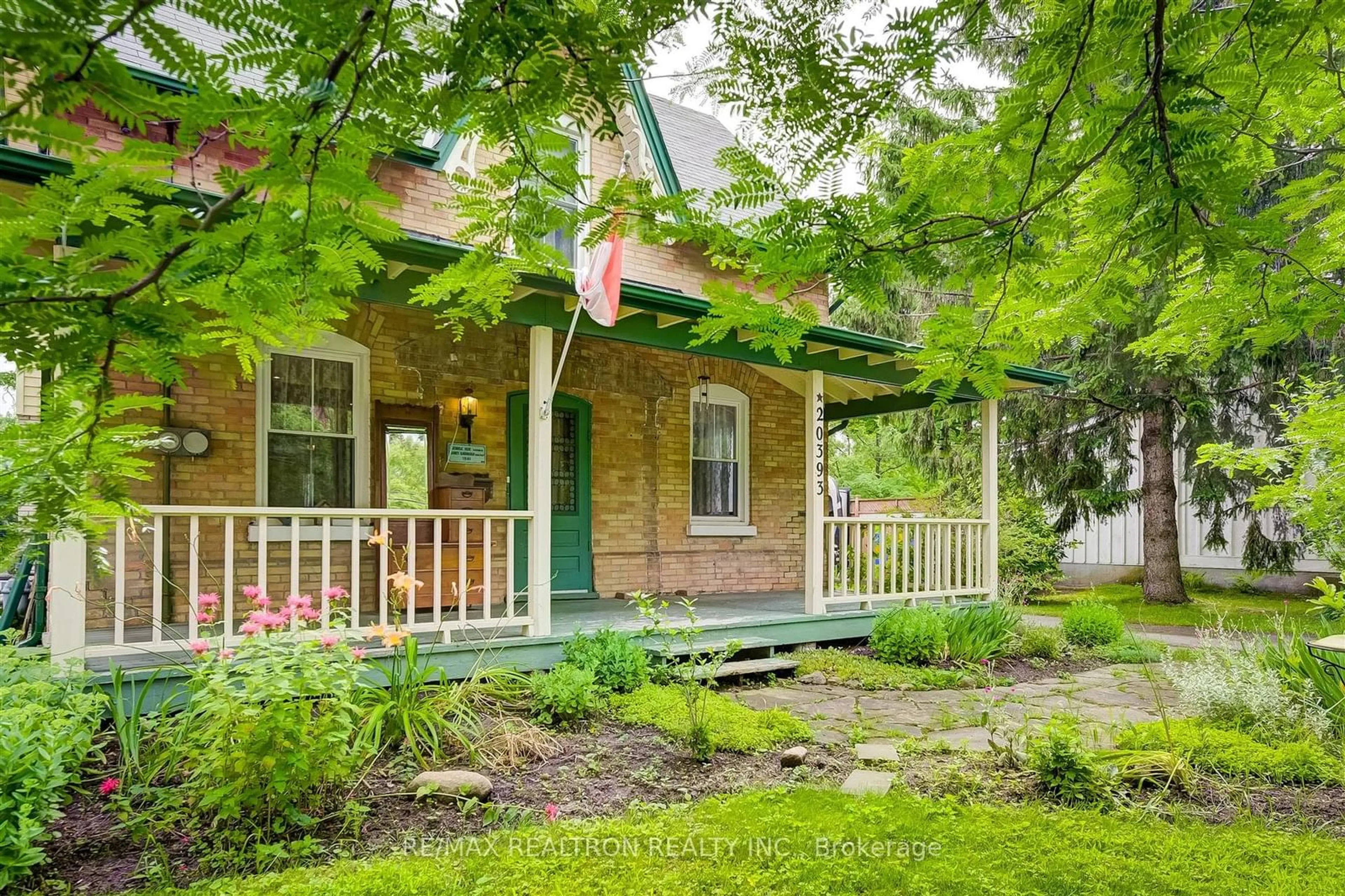 Cottage for 20393 Leslie St, East Gwillimbury Ontario L0G 1V0