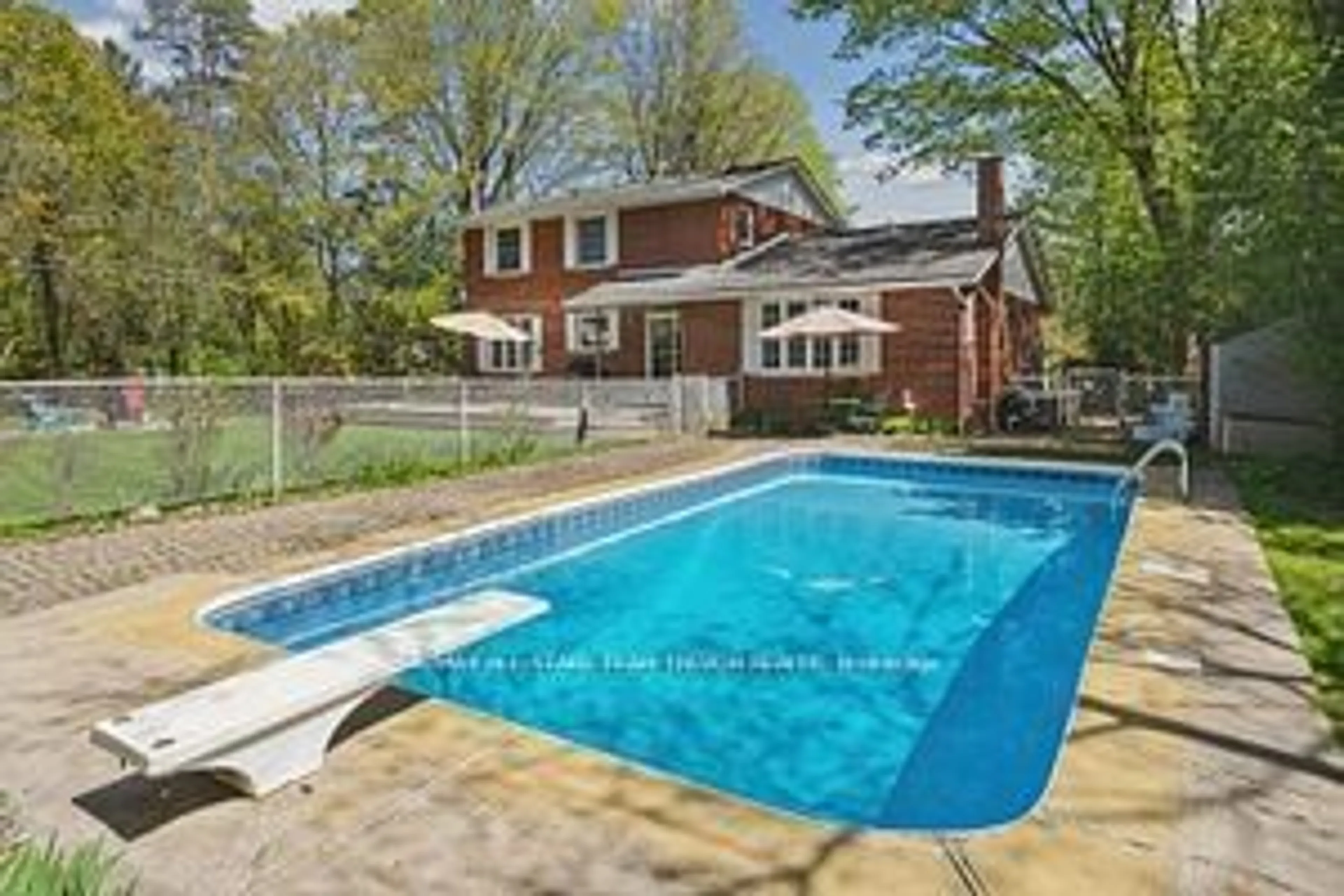 Indoor or outdoor pool for 18 Southwood Cres, Georgina Ontario L0E 1R0