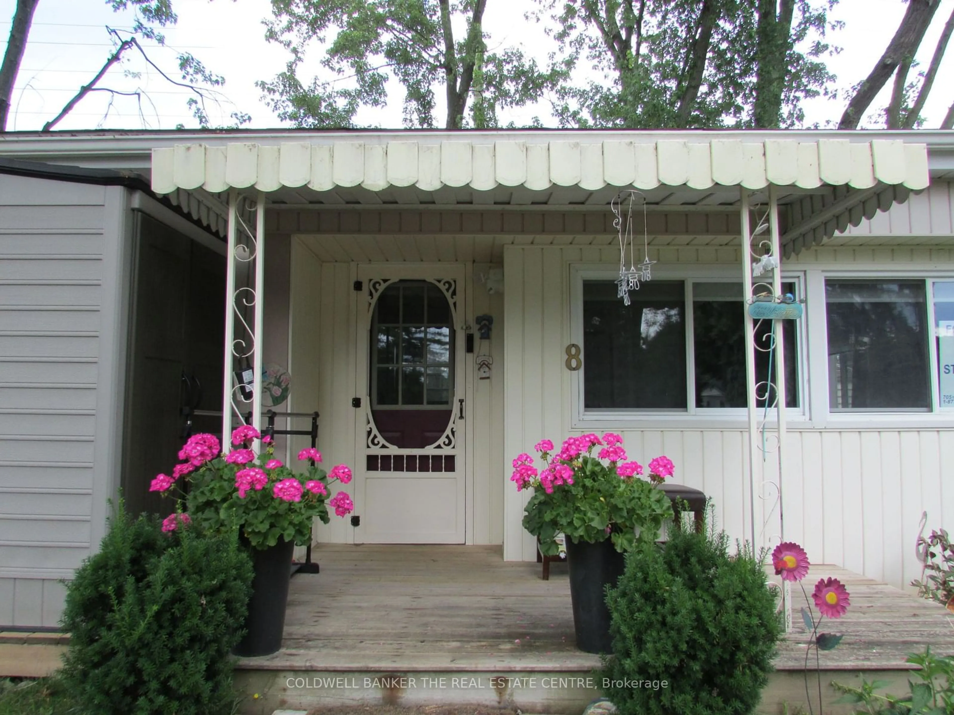 Cottage for 8 Locust Hill Crt, Innisfil Ontario L9S 1R7