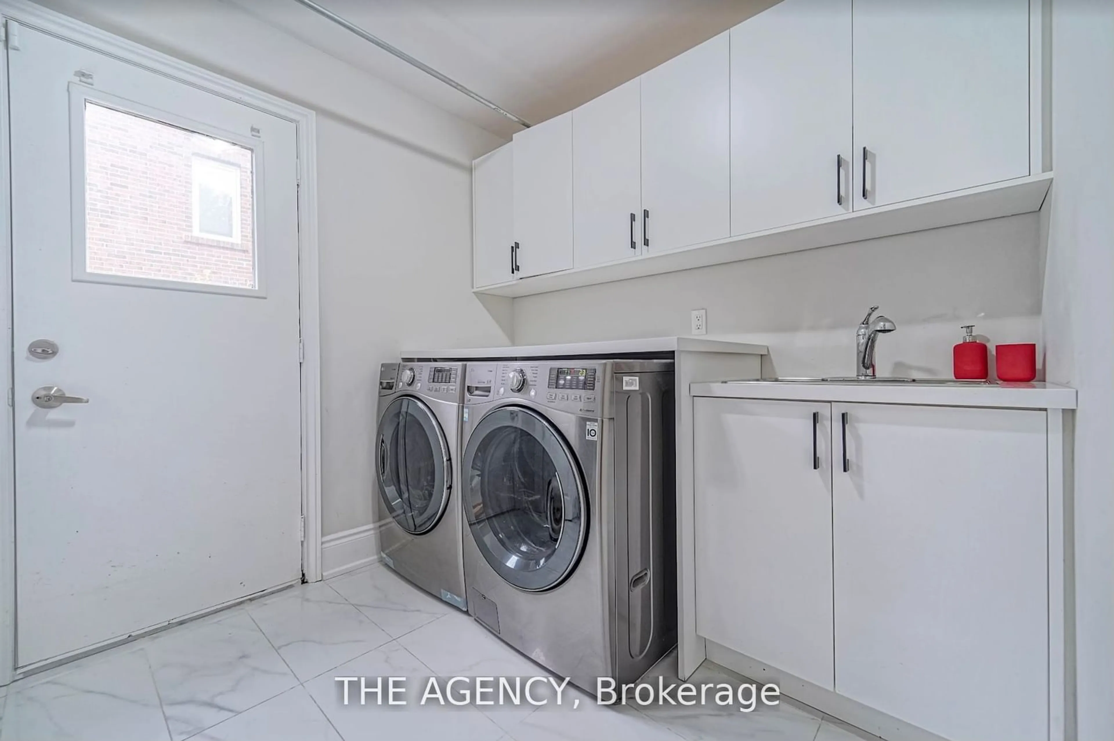 Laundry room for 16 Paul St, Markham Ontario L3T 2H4