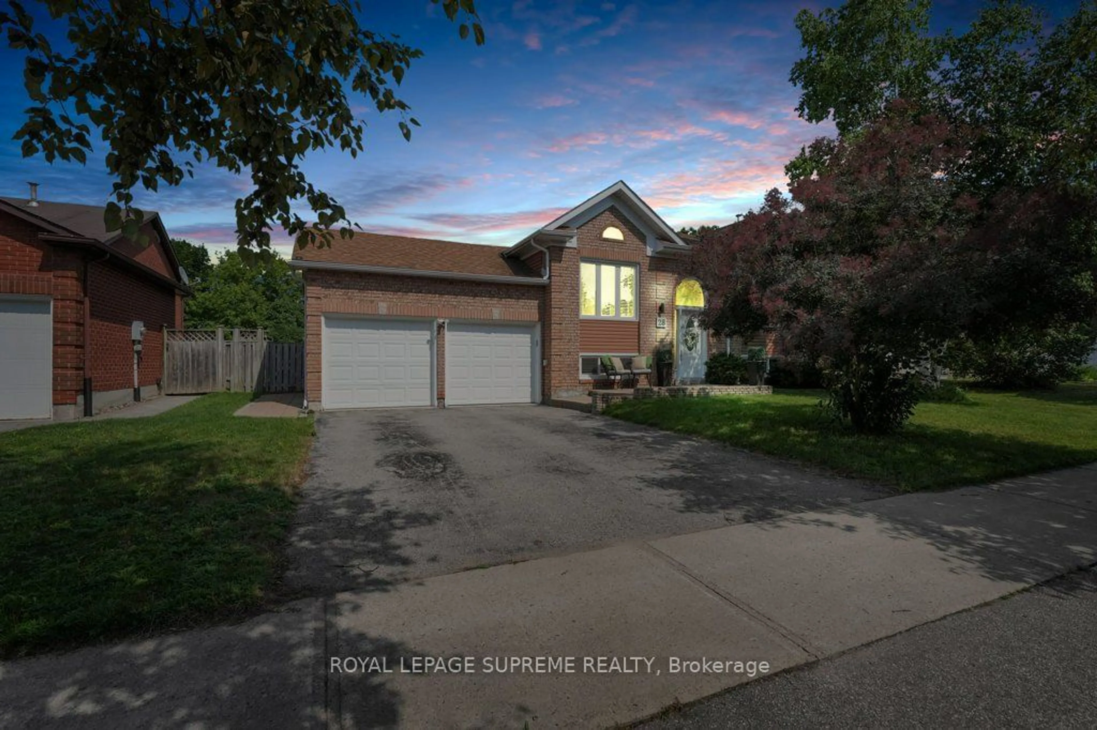 Frontside or backside of a home for 28 Julie St, Essa Ontario L0M 1B3