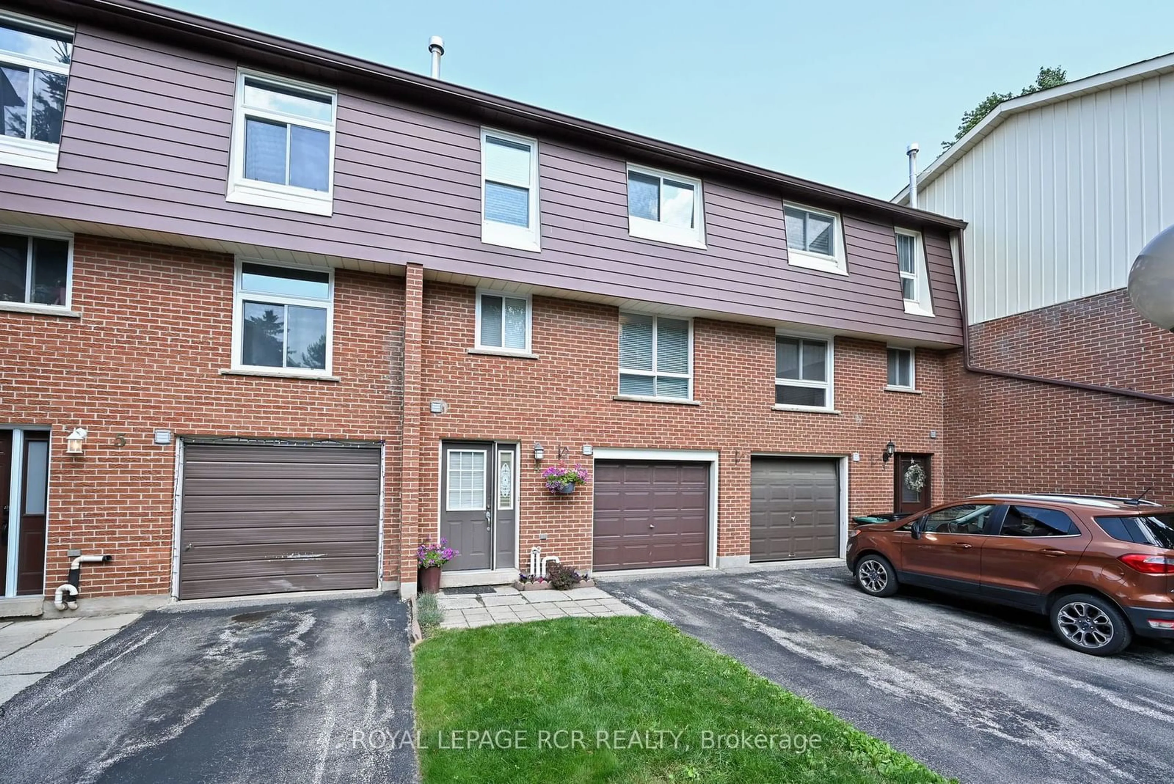 A pic from exterior of the house or condo for 246 Tupper Blvd #4, New Tecumseth Ontario L9R 1A9