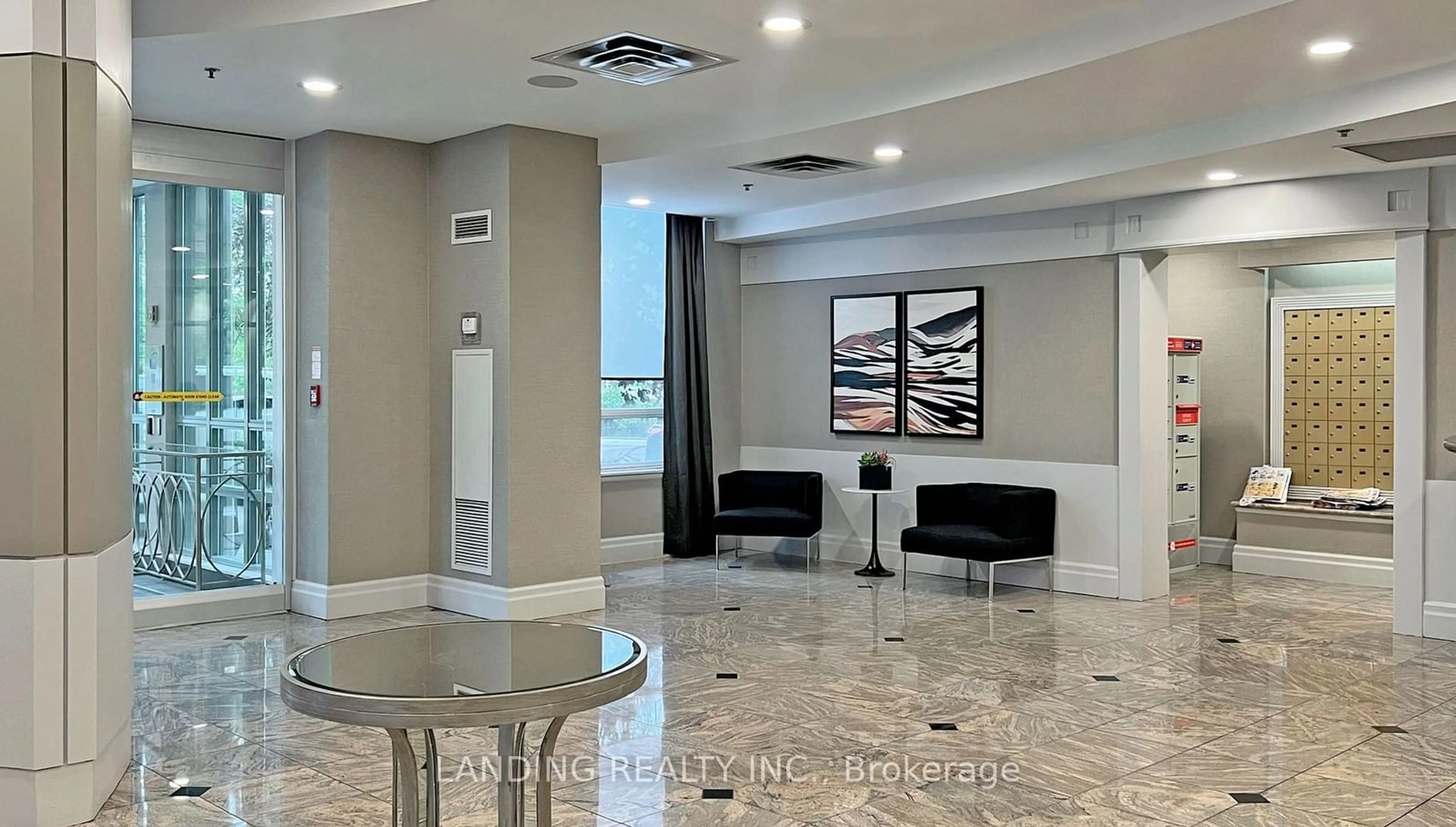 Indoor lobby for 39 Oneida Cres #702, Richmond Hill Ontario L4B 4T9