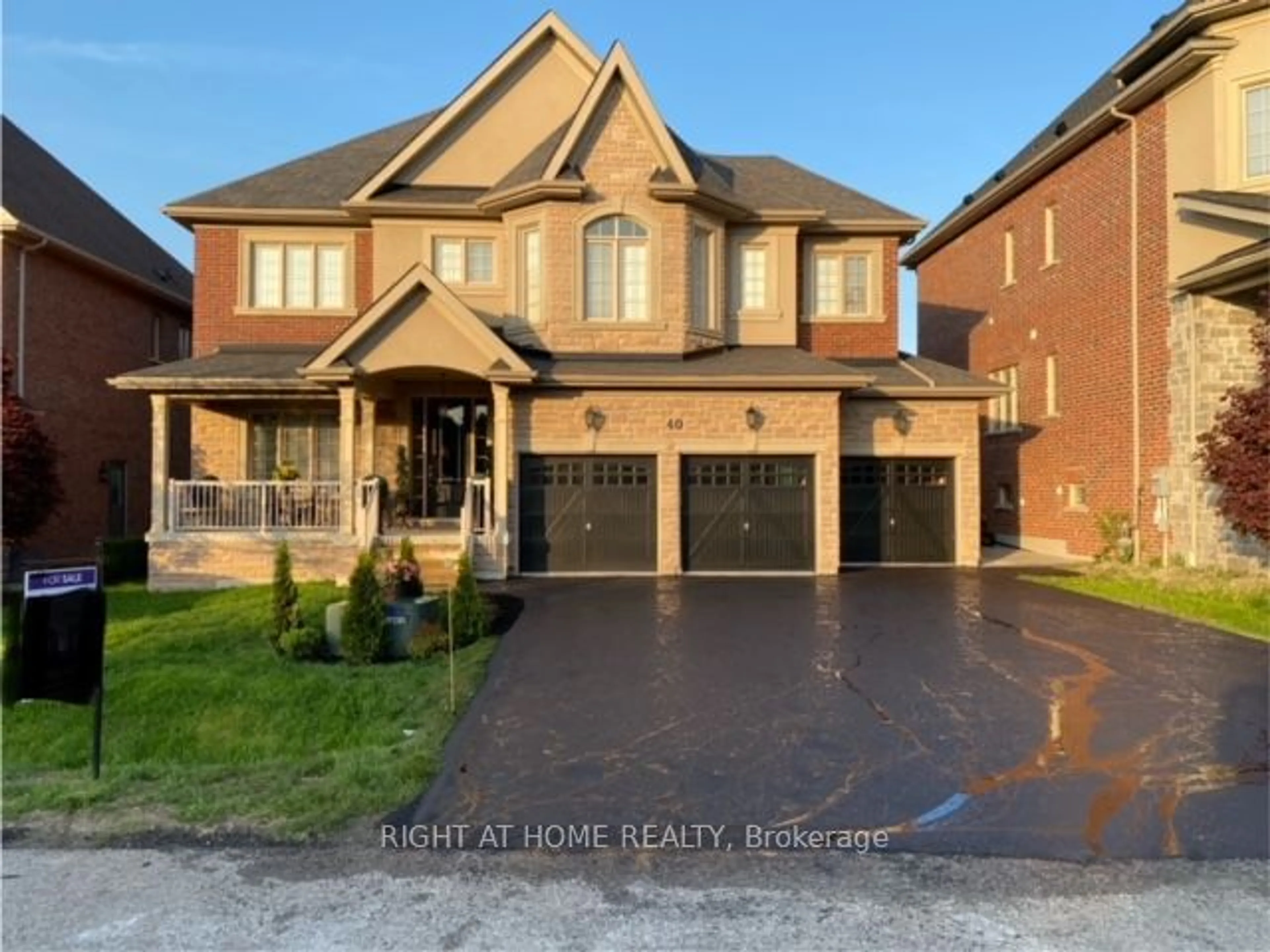 Frontside or backside of a home for 40 Championship Circle Pl, Aurora Ontario L4G 0H9