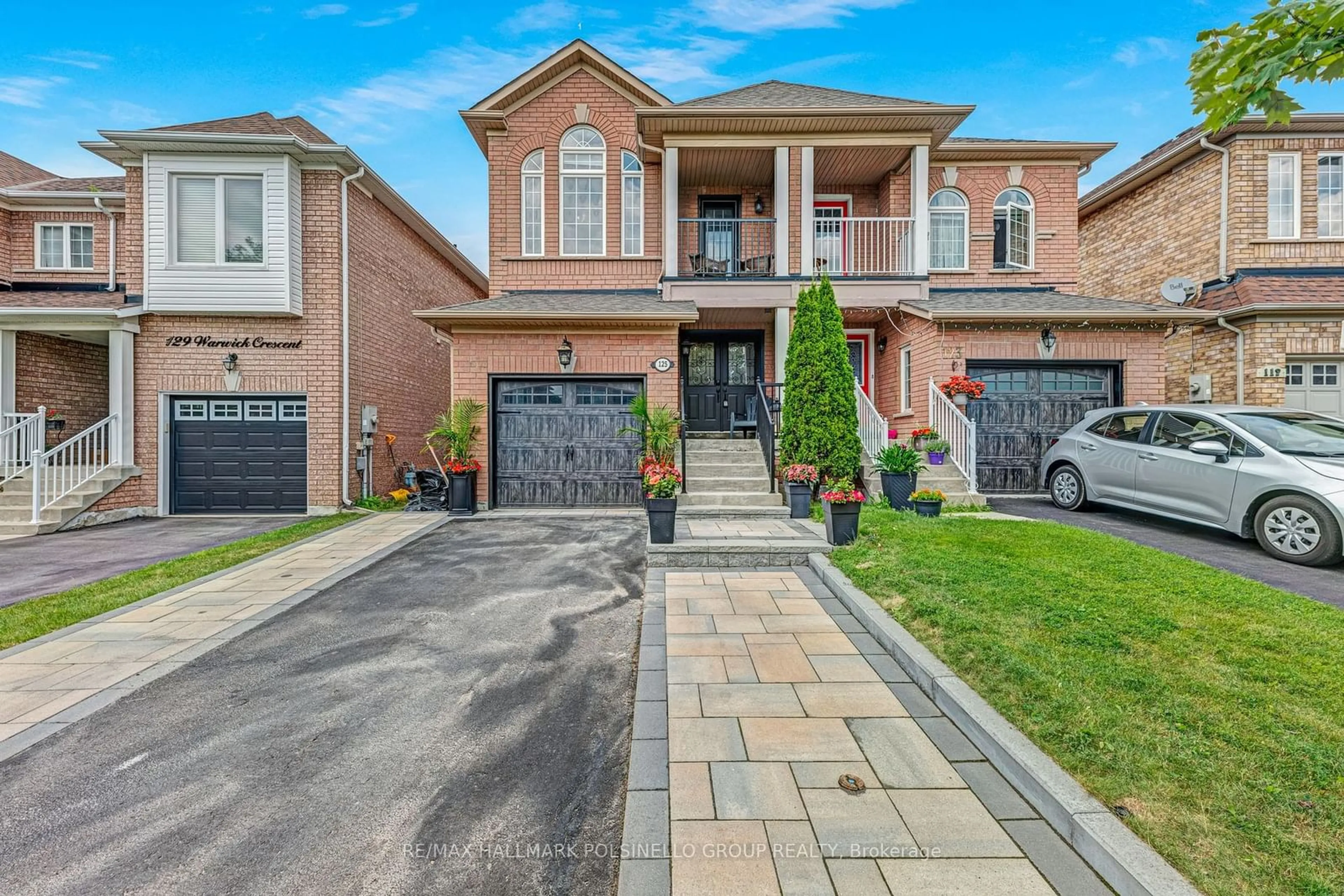 Home with brick exterior material for 125 Warwick Cres, Newmarket Ontario L3X 2M7