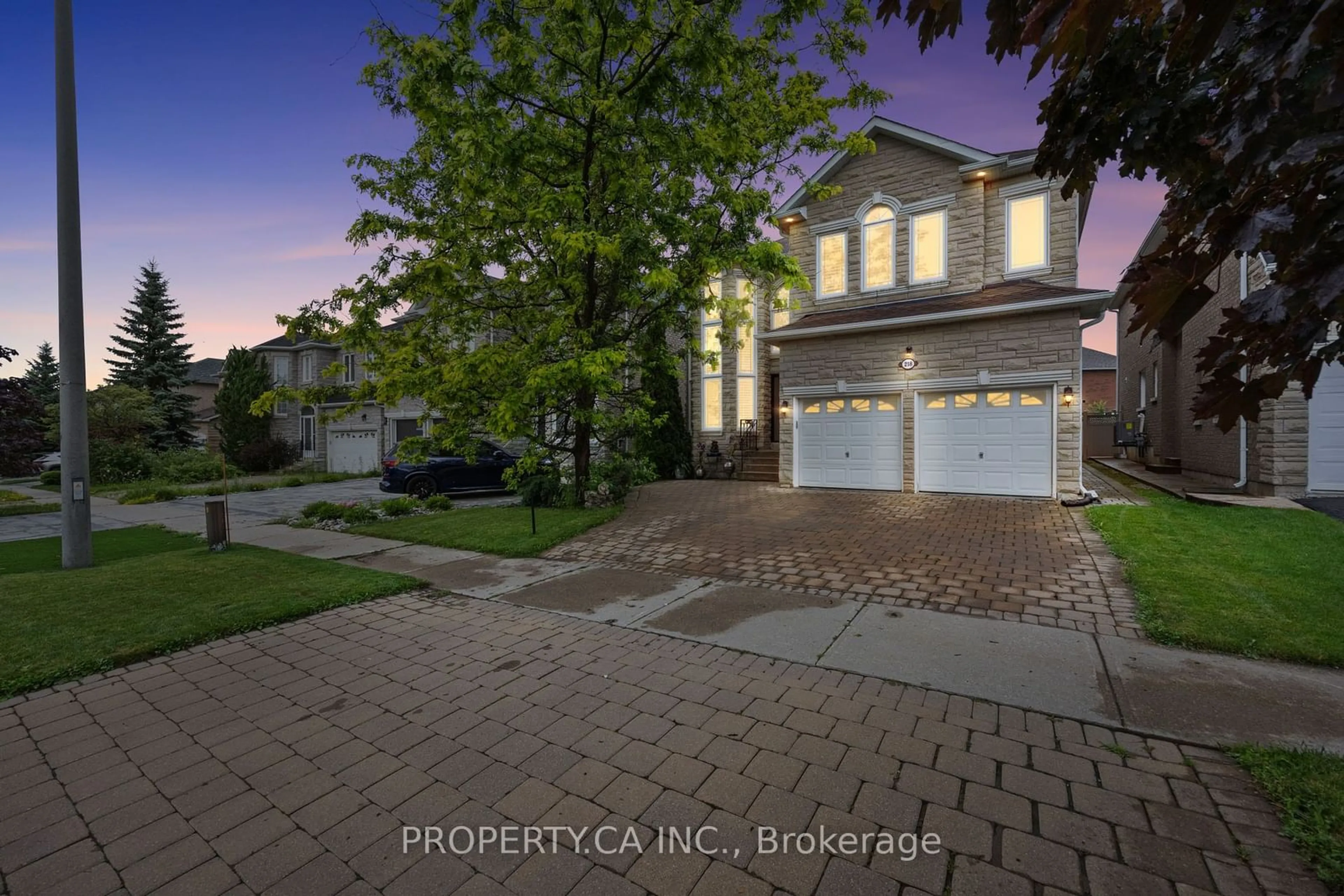 Frontside or backside of a home for 218 Rothbury Rd, Richmond Hill Ontario L4S 2N3