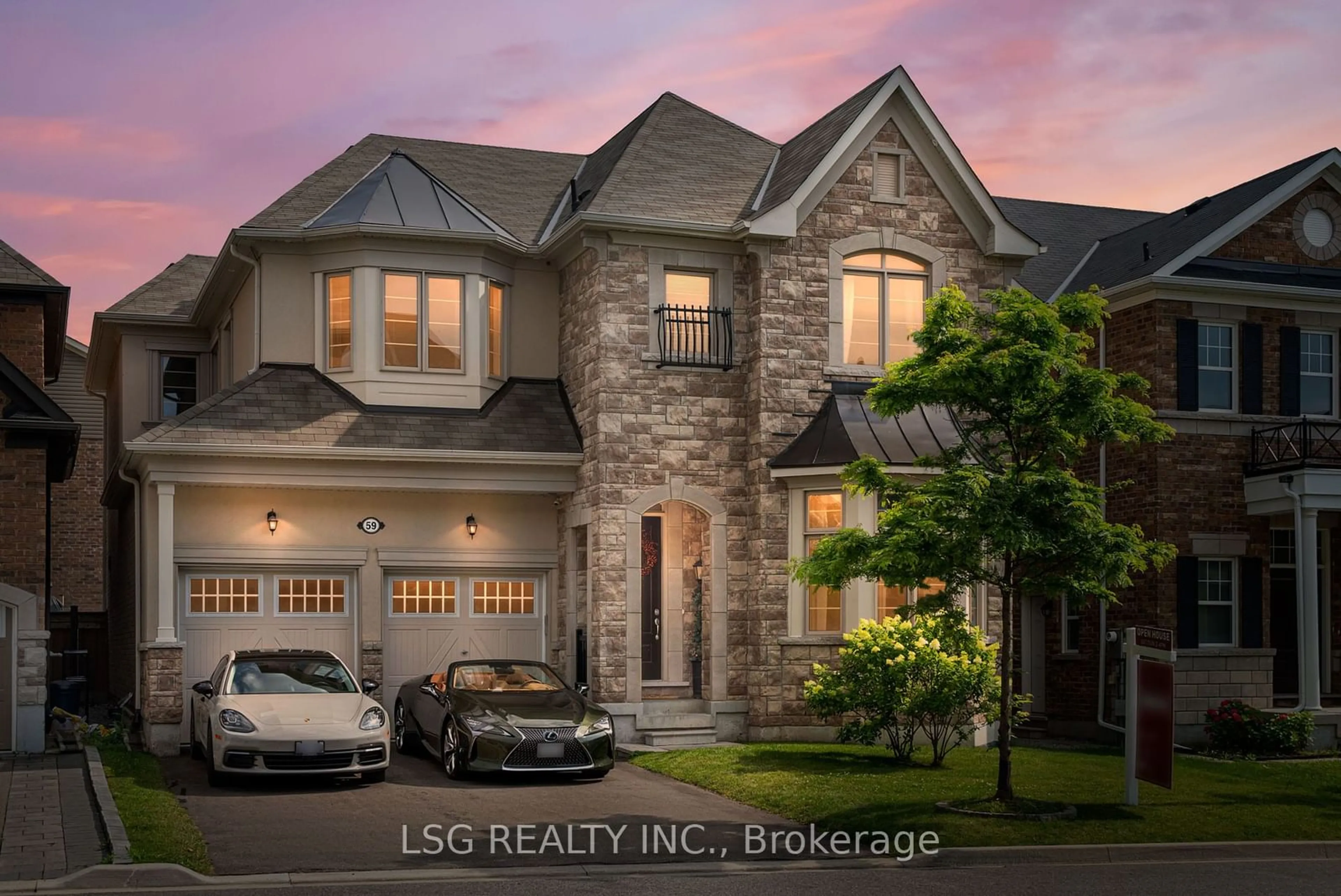 Frontside or backside of a home for 59 Degraaf Cres, Aurora Ontario L3X 1V9