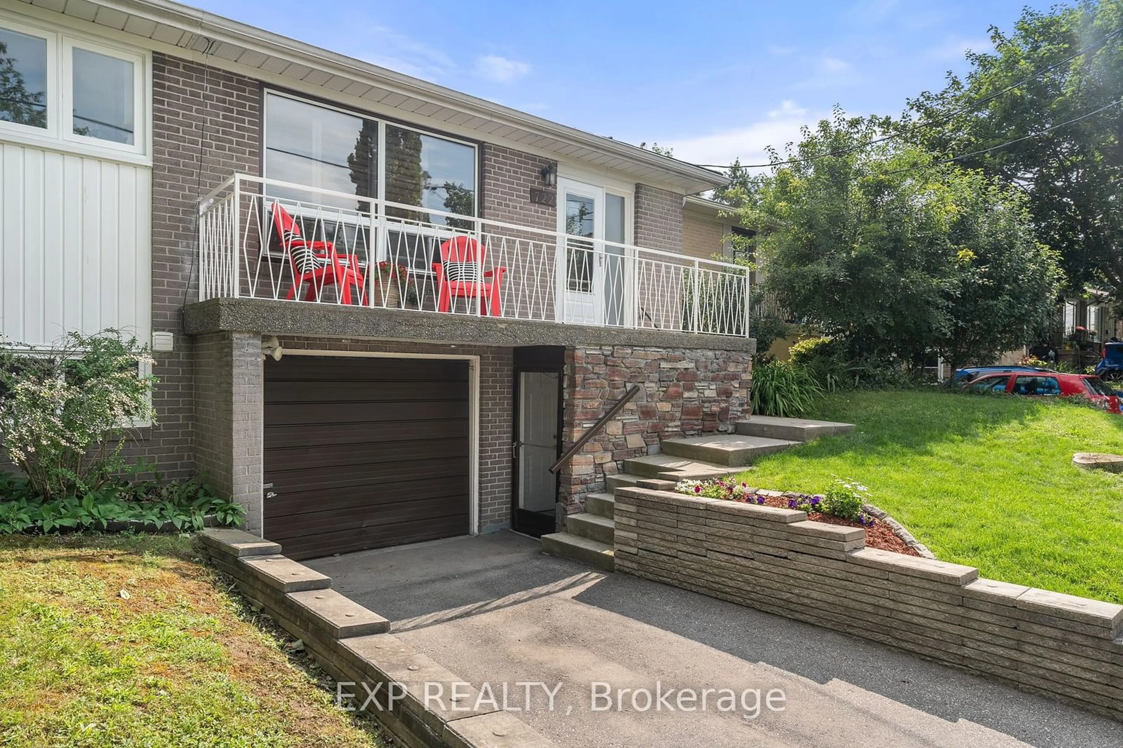 Frontside or backside of a home for 722 Mountview Pl, Newmarket Ontario L3Y 3P7