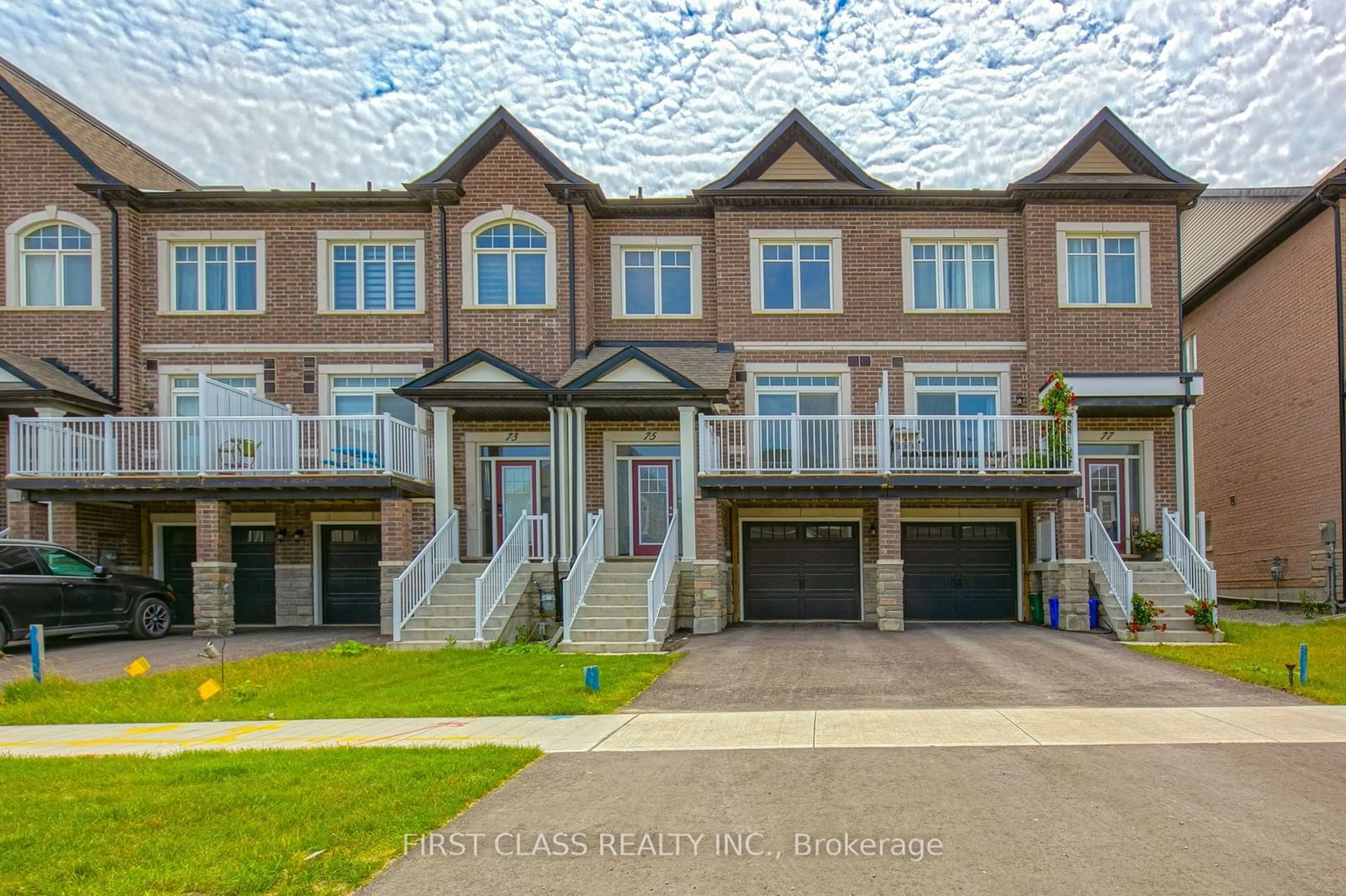 A pic from exterior of the house or condo for 75 Seguin St, Richmond Hill Ontario L4E 2Y9