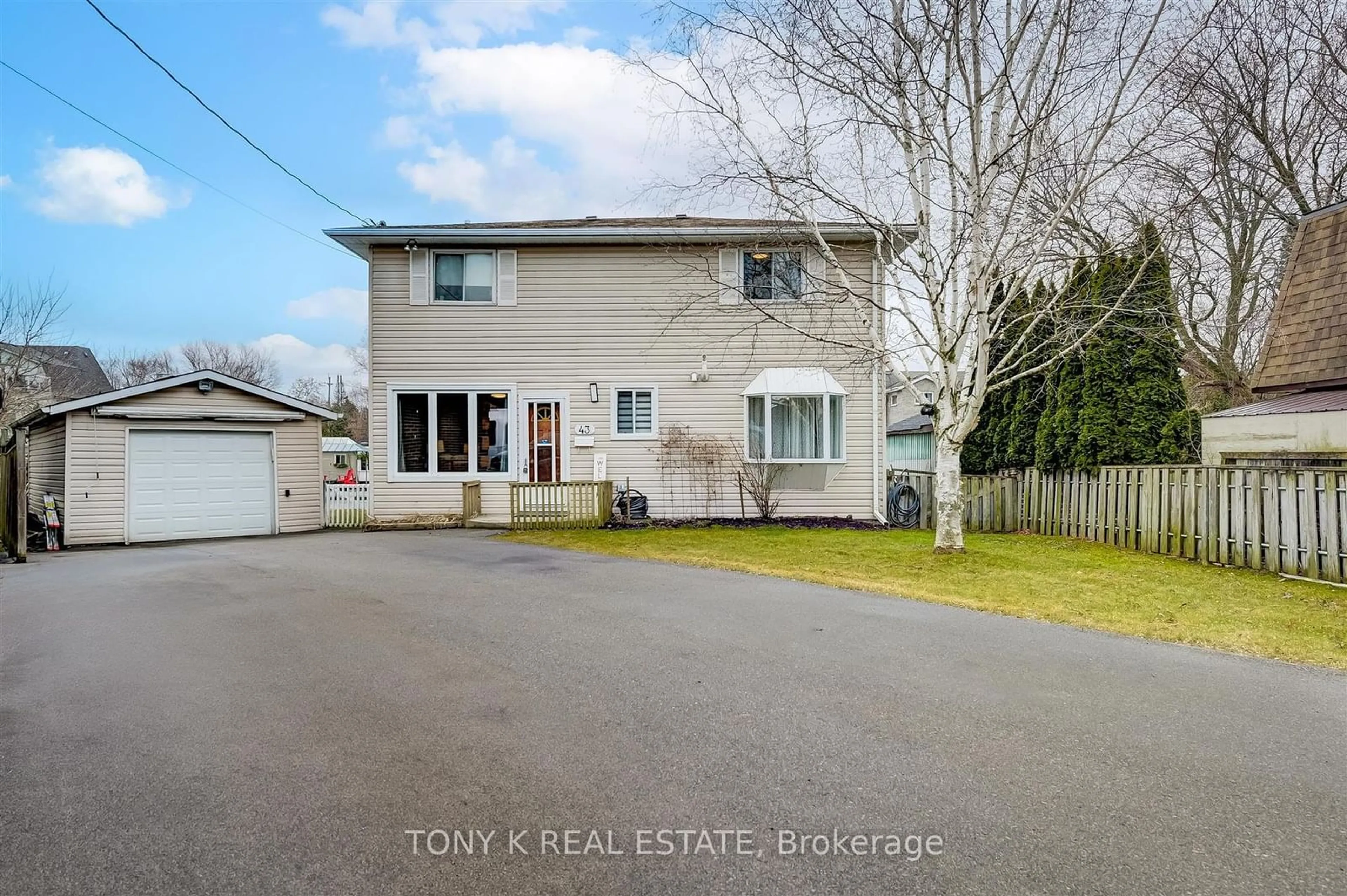 Frontside or backside of a home for 43 Shirlea Blvd, Georgina Ontario L4P 1L1