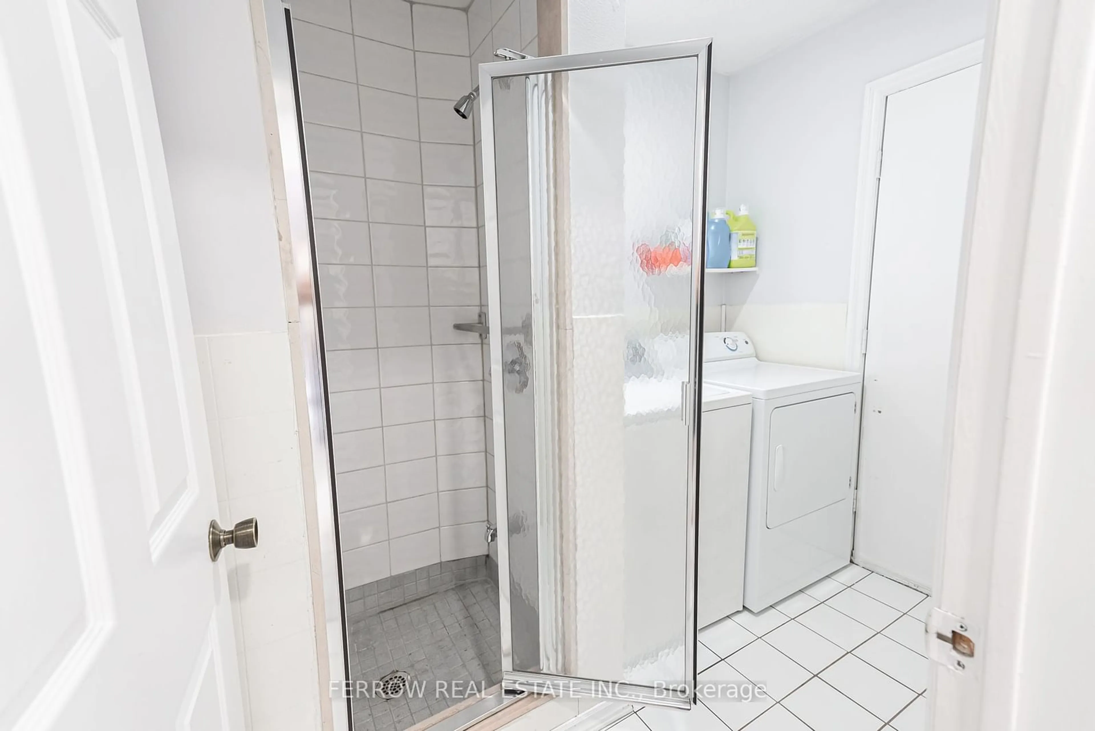 Bathroom for 27 Randall Ave, Markham Ontario L3S 1J8