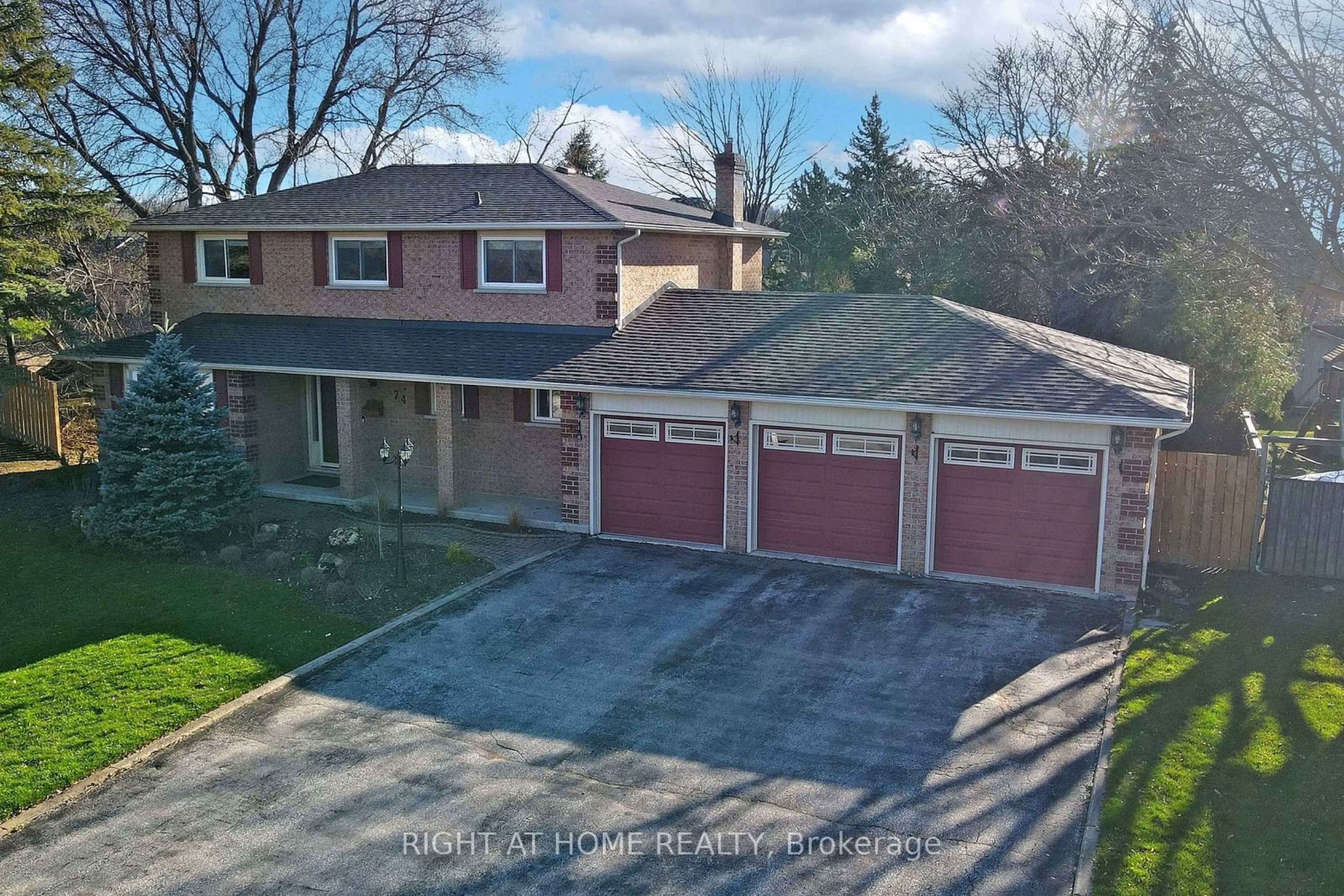 Frontside or backside of a home for 74 Samuel Lount Rd, East Gwillimbury Ontario L9N 1G5