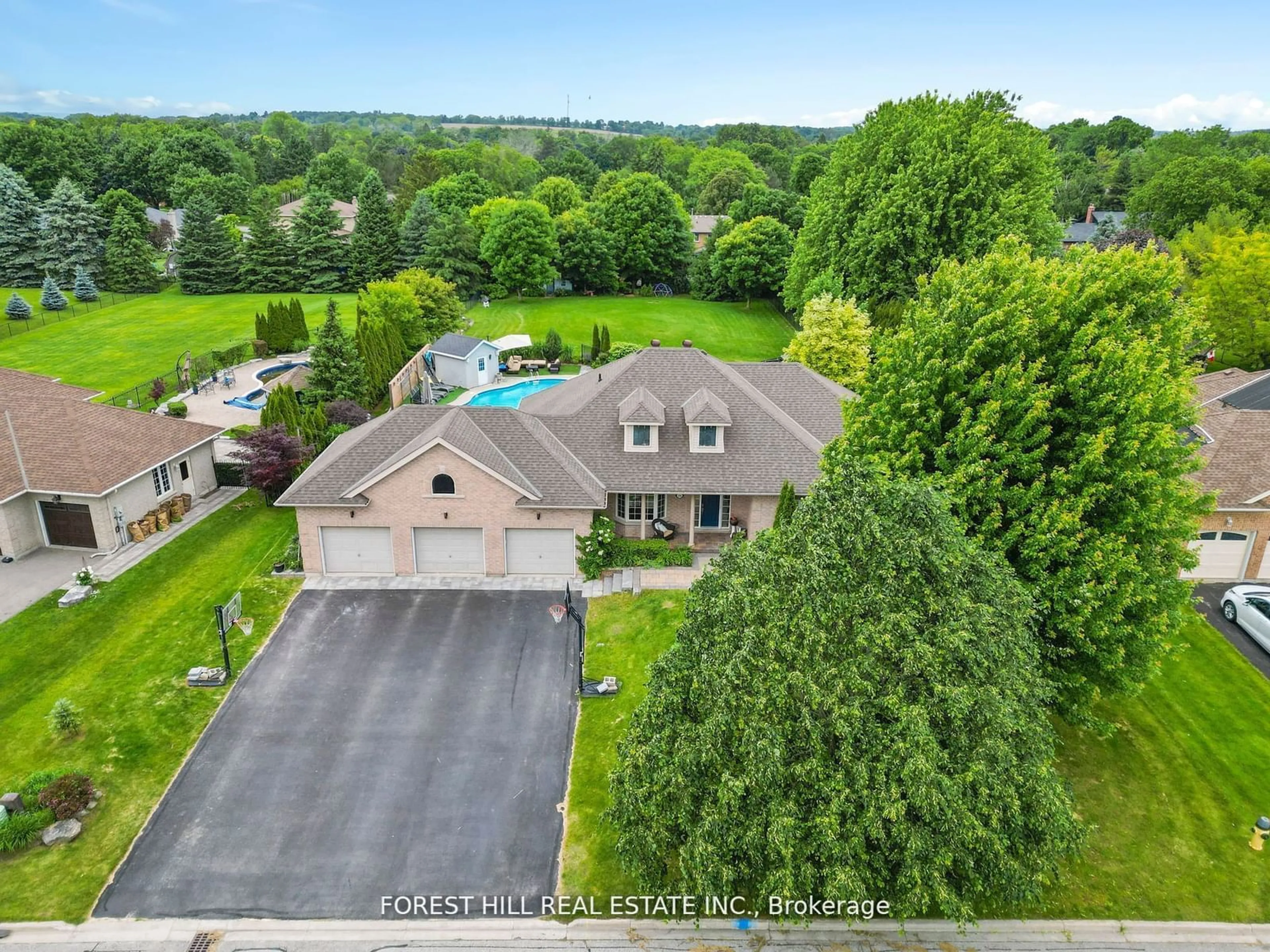 Frontside or backside of a home for 114 Ward Ave, East Gwillimbury Ontario L0G 1V0