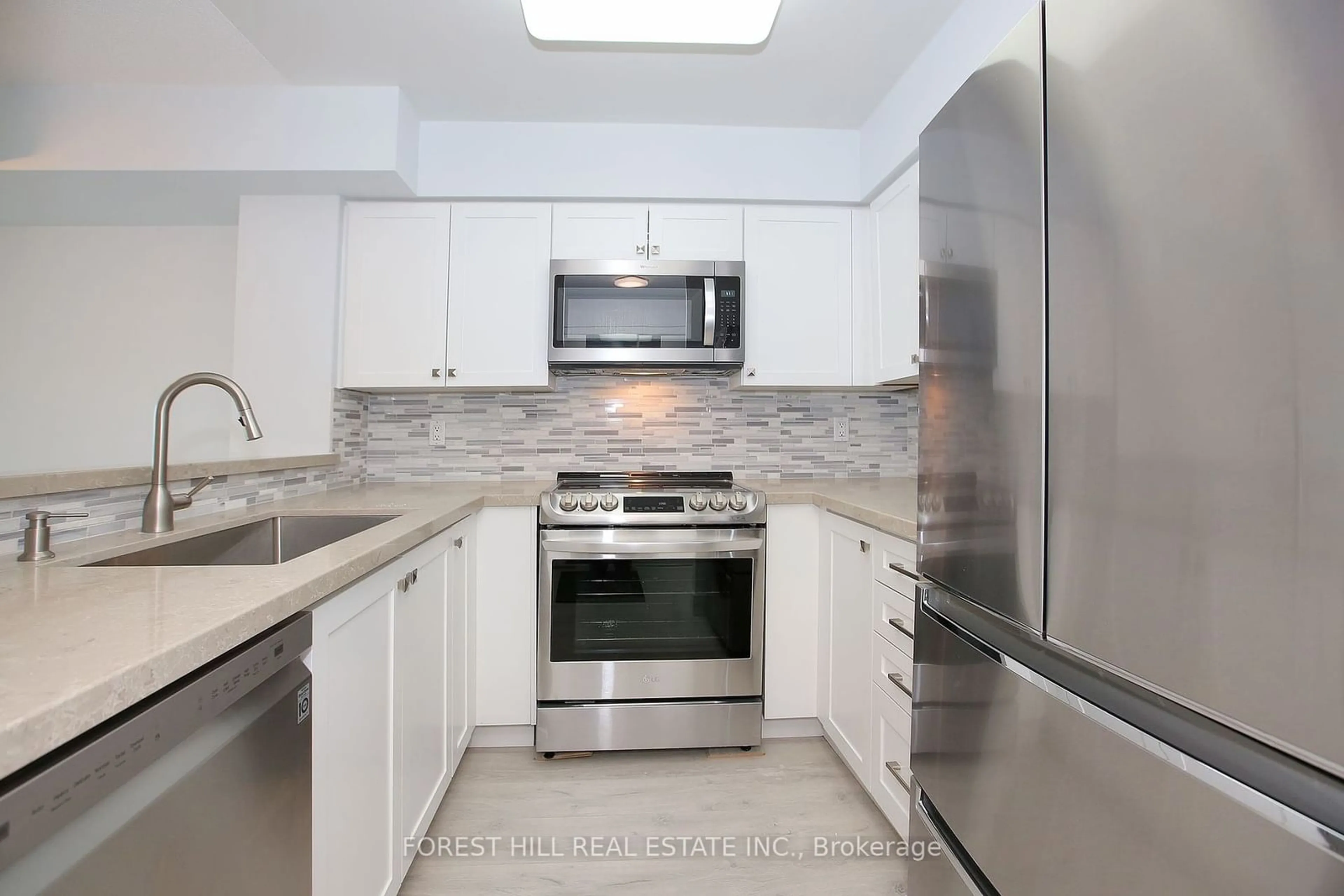 Standard kitchen for 5 Emerald Lane #609, Vaughan Ontario L4J 8P7