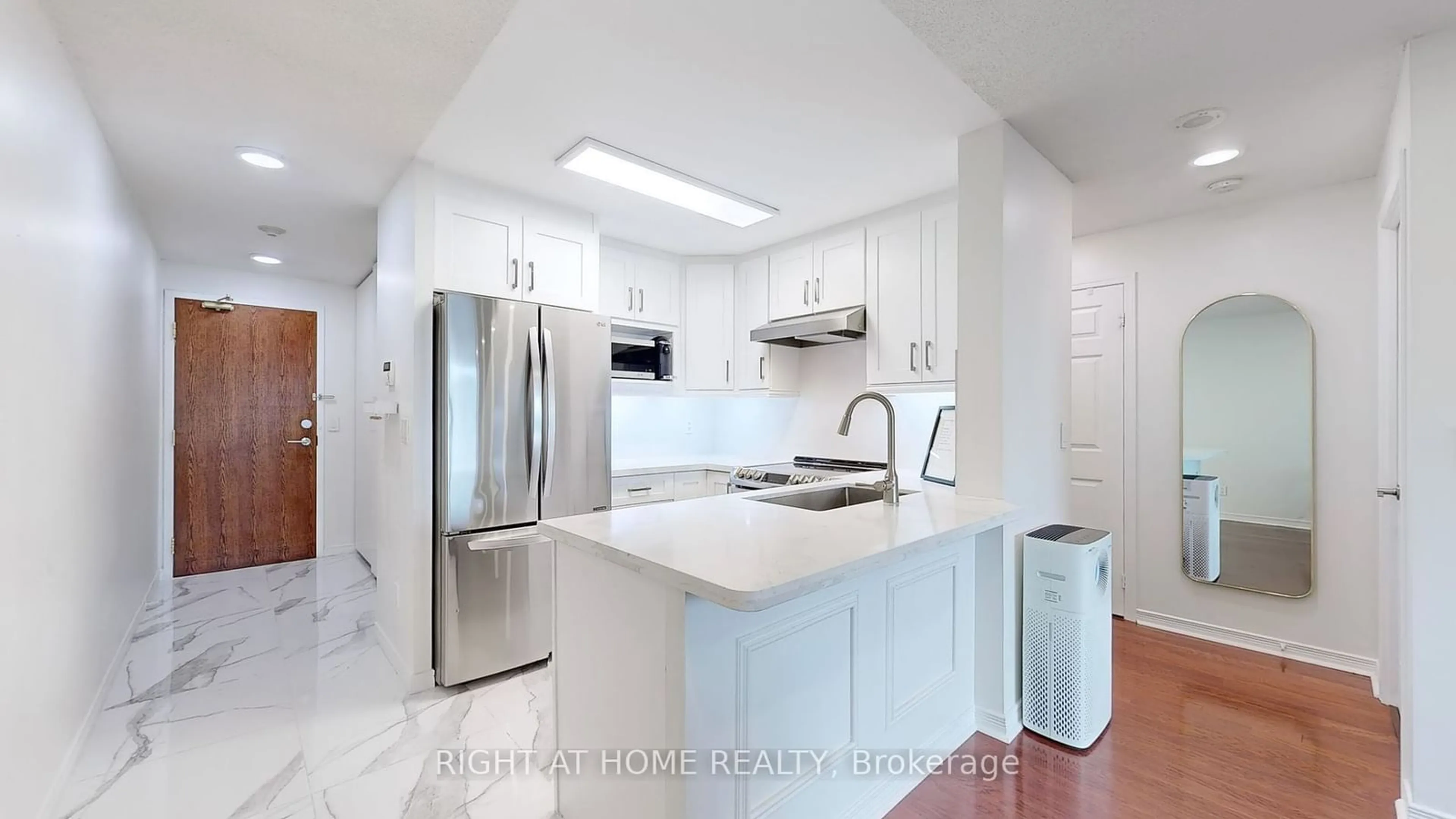 Kitchen for 11 Oneida Cres #Ph01, Richmond Hill Ontario L4B 0A2