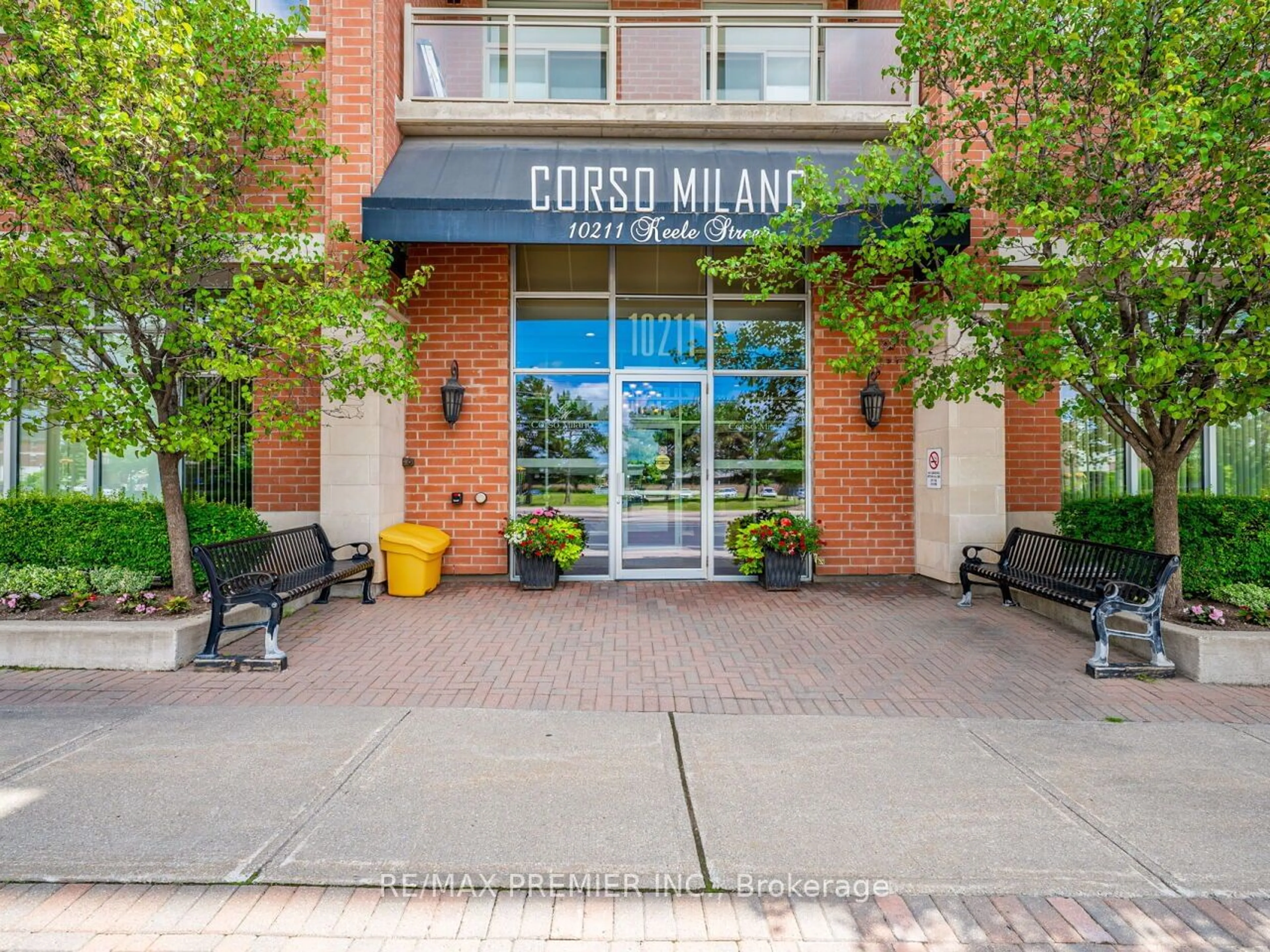 A pic from exterior of the house or condo for 10211 Keele St #302, Vaughan Ontario L6A 4R7