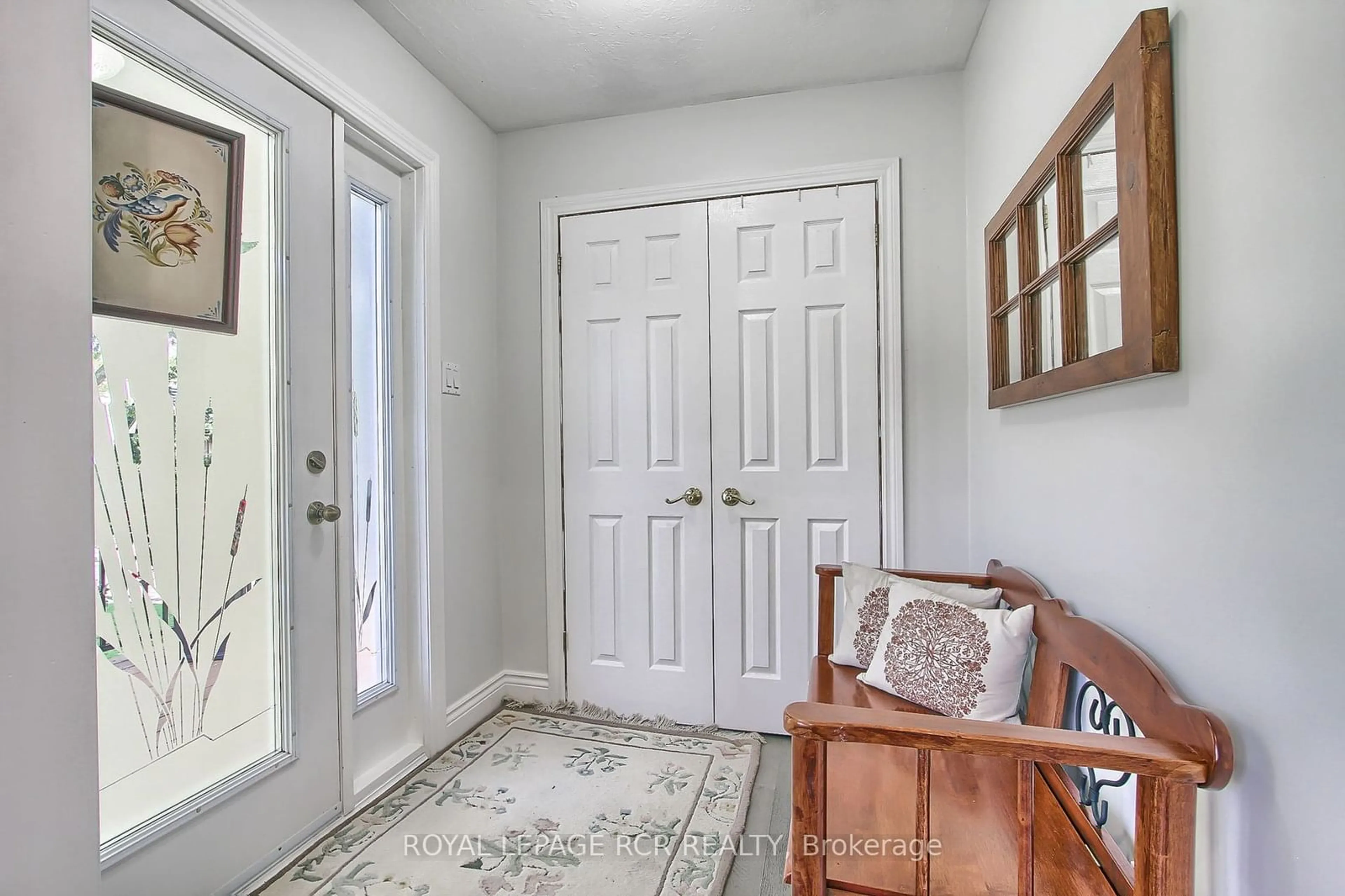 Indoor entryway, wood floors for 228 Bayshore Rd, Innisfil Ontario L0L 1K0