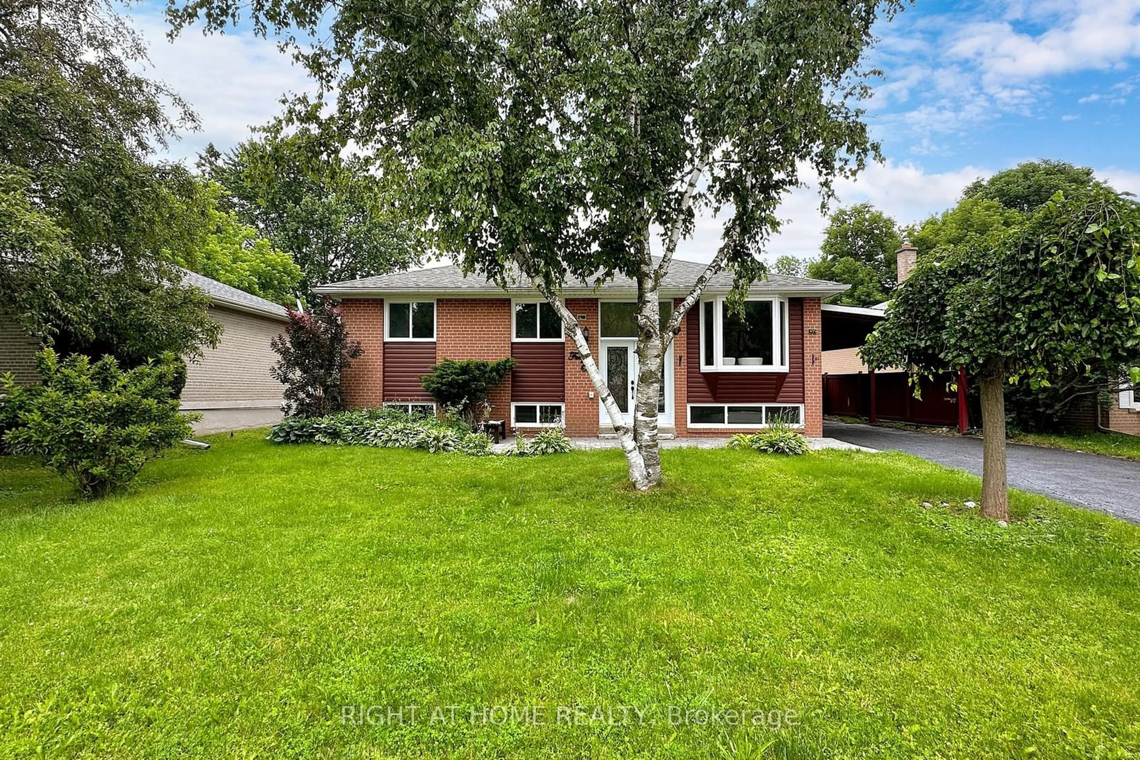 Frontside or backside of a home for 41 Aurora Heights Dr, Aurora Ontario L4G 2W6