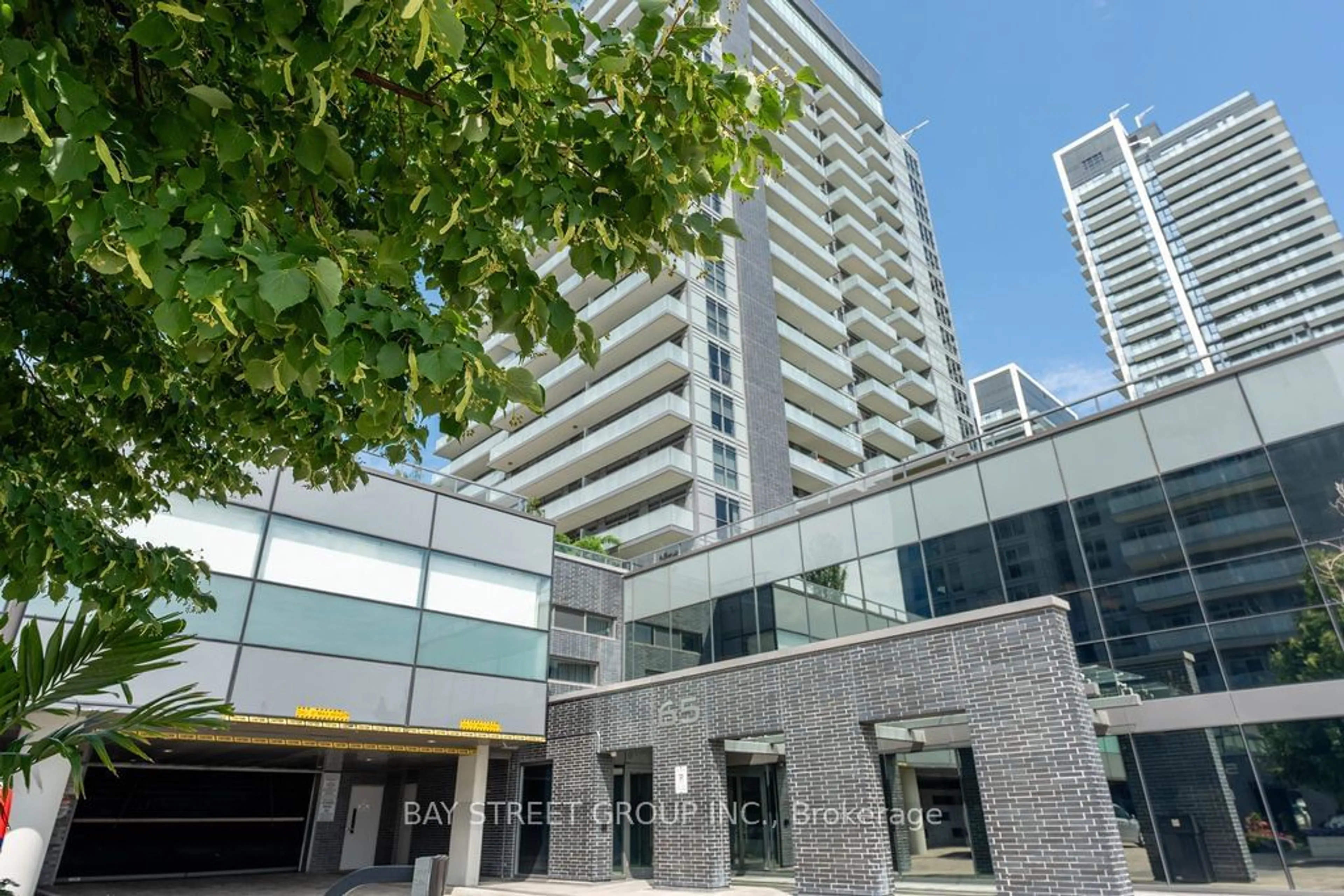 A pic from exterior of the house or condo for 65 Oneida Cres #410, Richmond Hill Ontario L4B 0G9