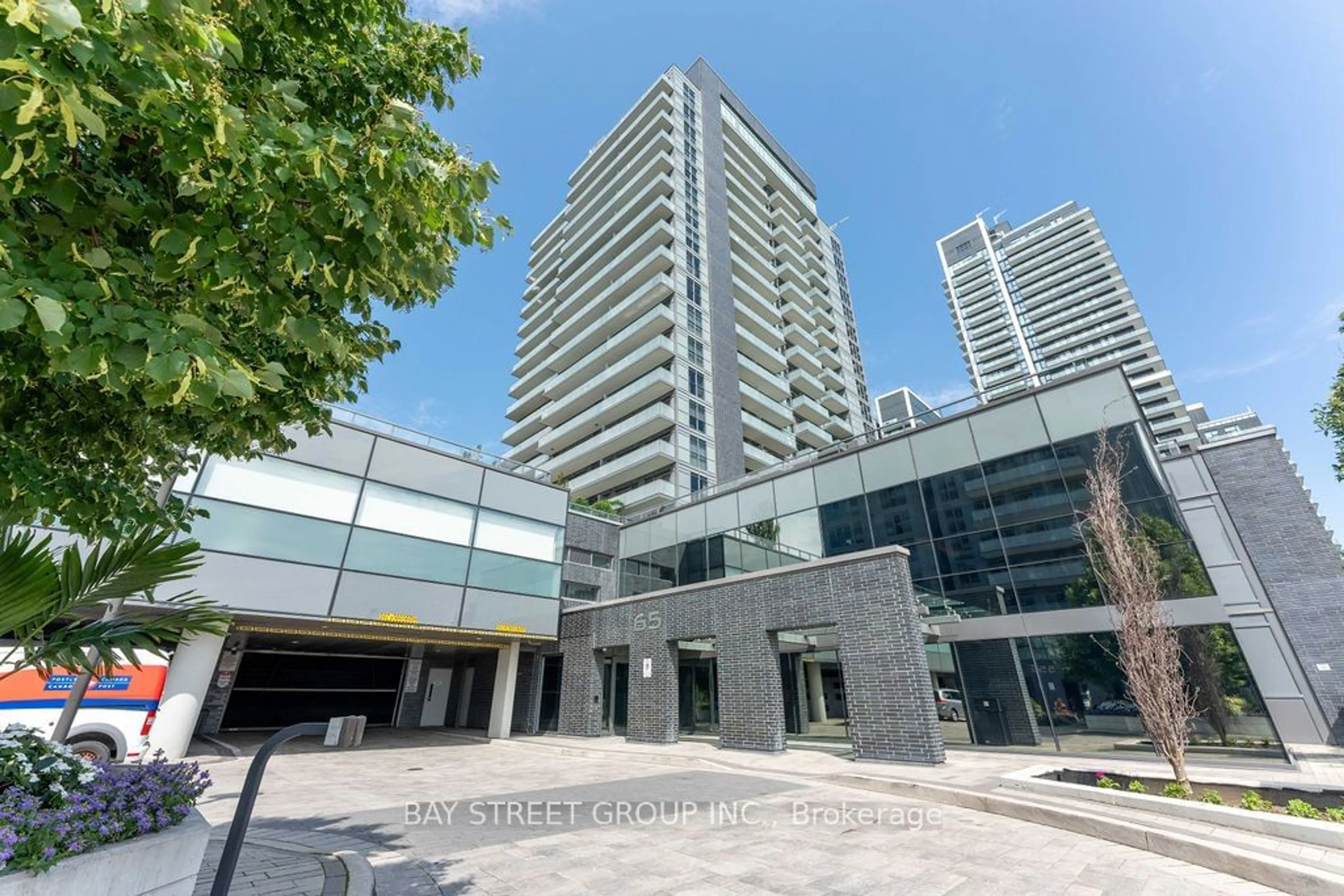 Outside view for 65 Oneida Cres #410, Richmond Hill Ontario L4B 0G9