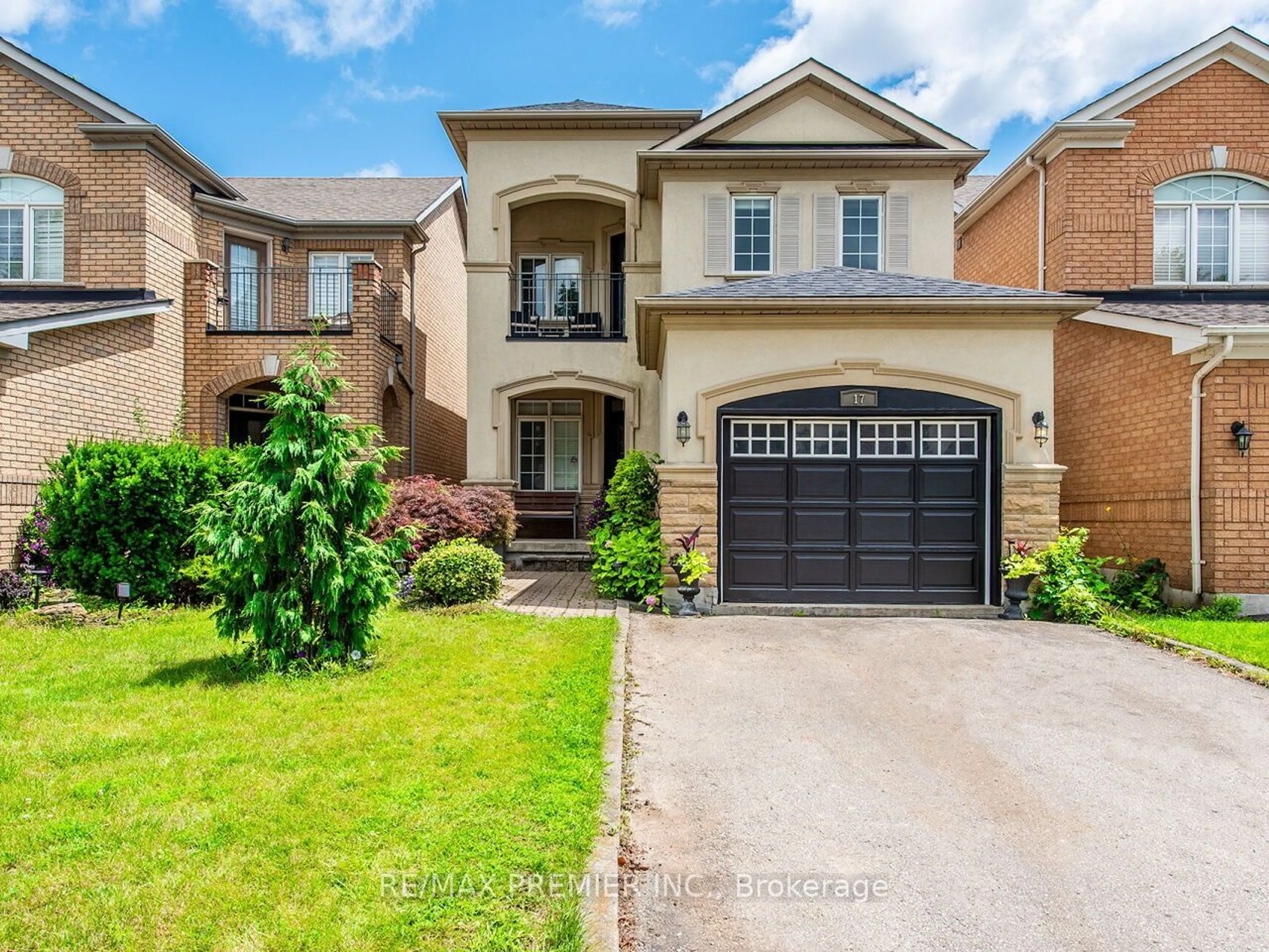 Frontside or backside of a home for 17 Willow Tree St, Vaughan Ontario L6A 2S2