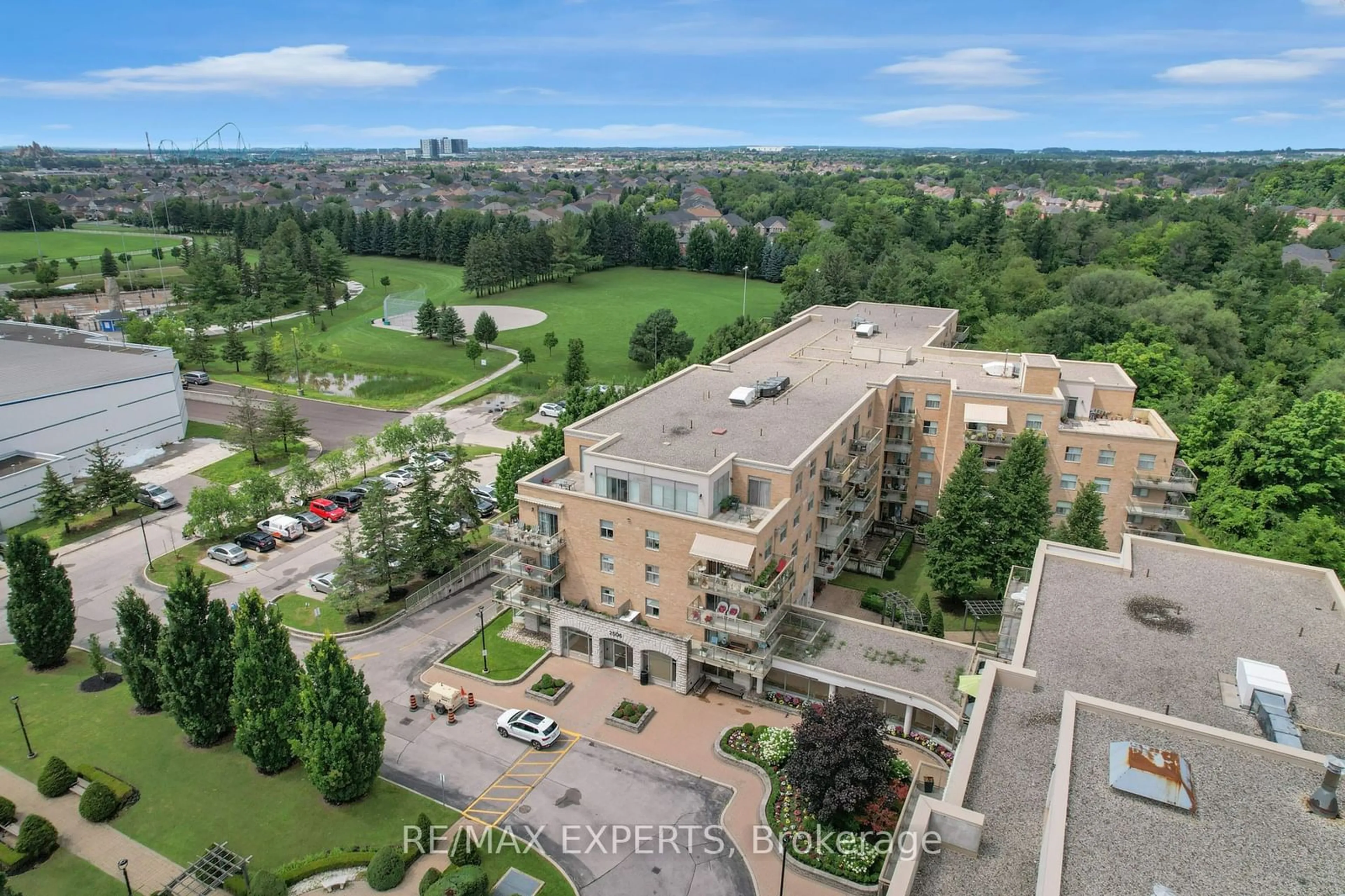 A pic from exterior of the house or condo for 2506 Rutherford Rd #506, Vaughan Ontario L4K 5N4