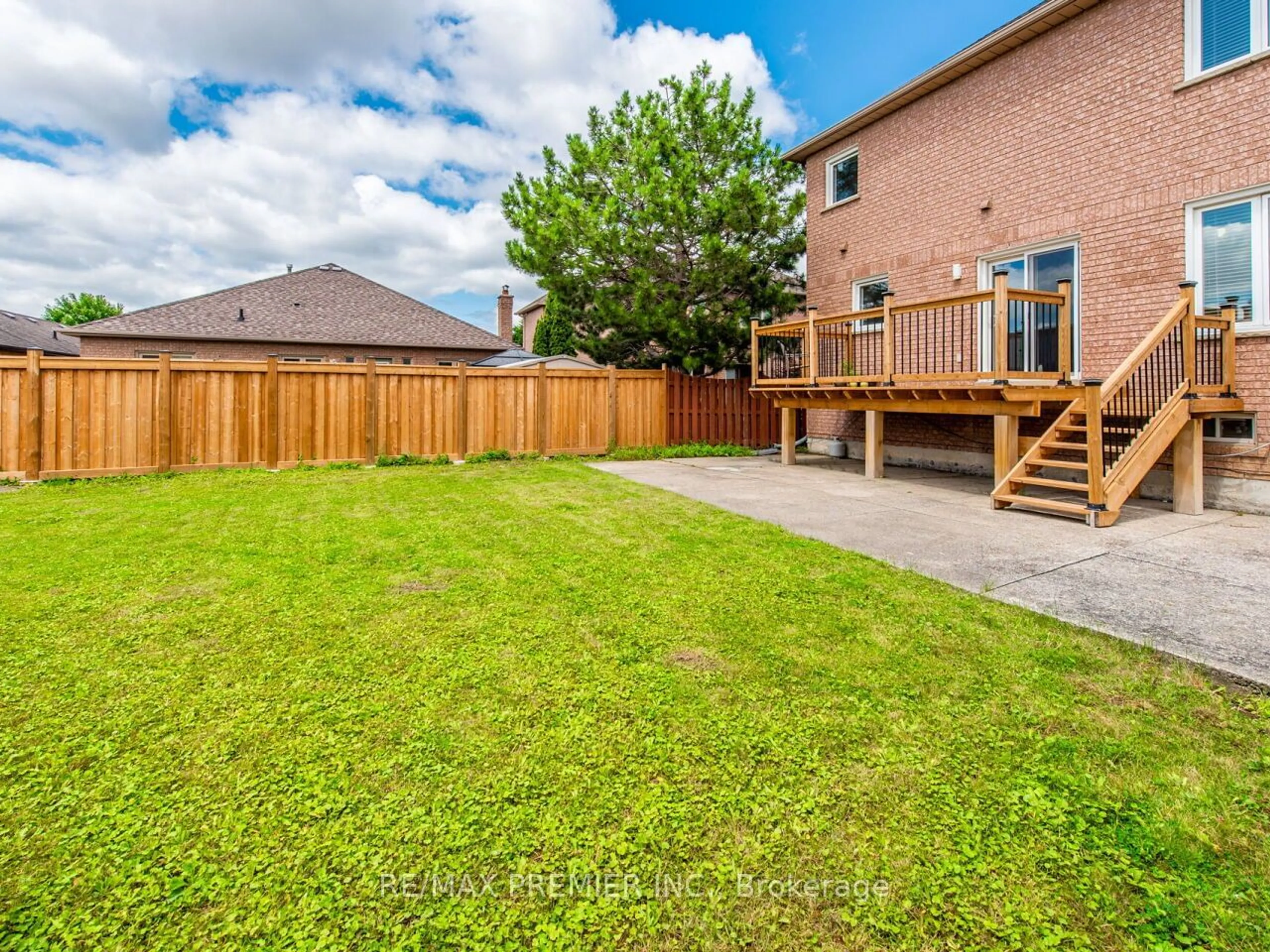 Fenced yard for 17 Piper Crt, Vaughan Ontario L6A 1X2