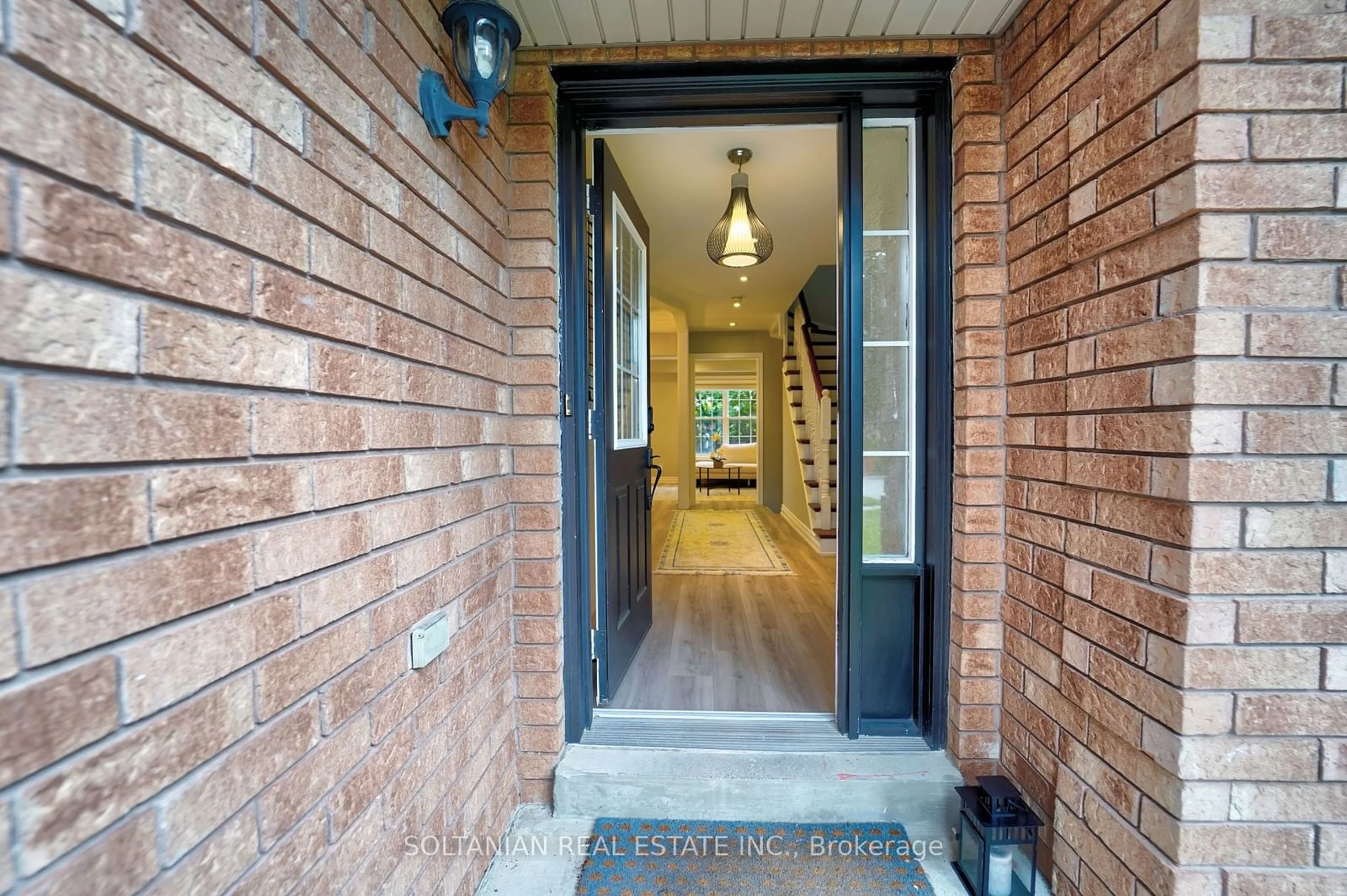 Indoor entryway for 79 Milloy Pl, Aurora Ontario L4G 7L3