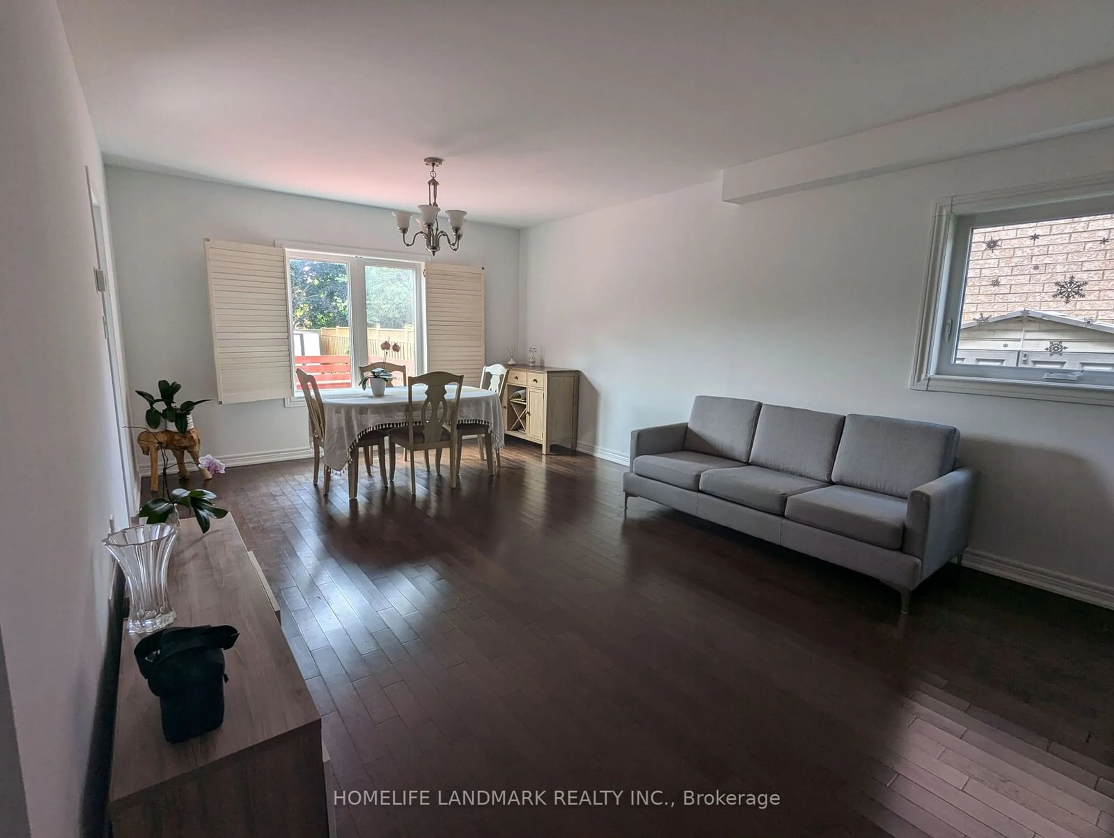 Living room for 51 ROCKSPRINGS Ave, Richmond Hill Ontario L4S 1P8