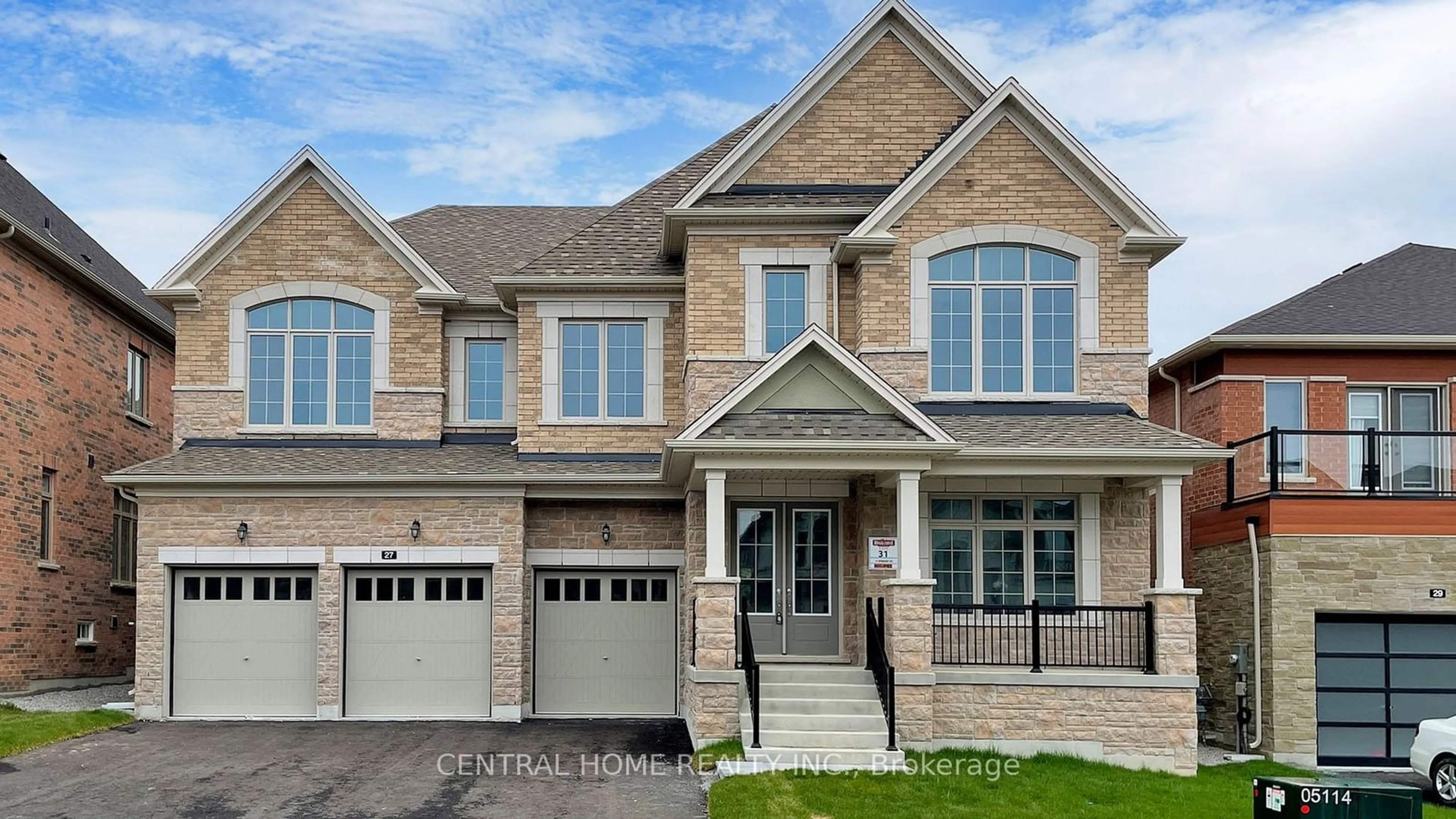 Home with brick exterior material for 27 Upbound Crt, East Gwillimbury Ontario L9N 0E5