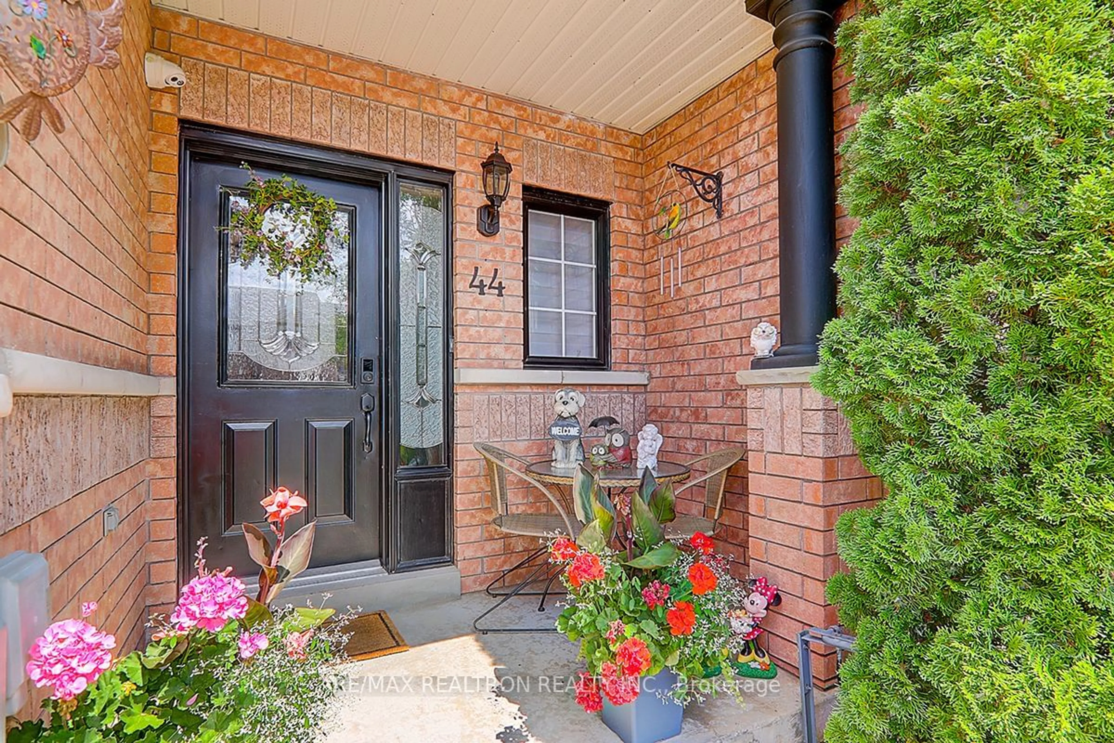 Indoor entryway for 44 Lodgeway Dr, Vaughan Ontario L6A 3S6