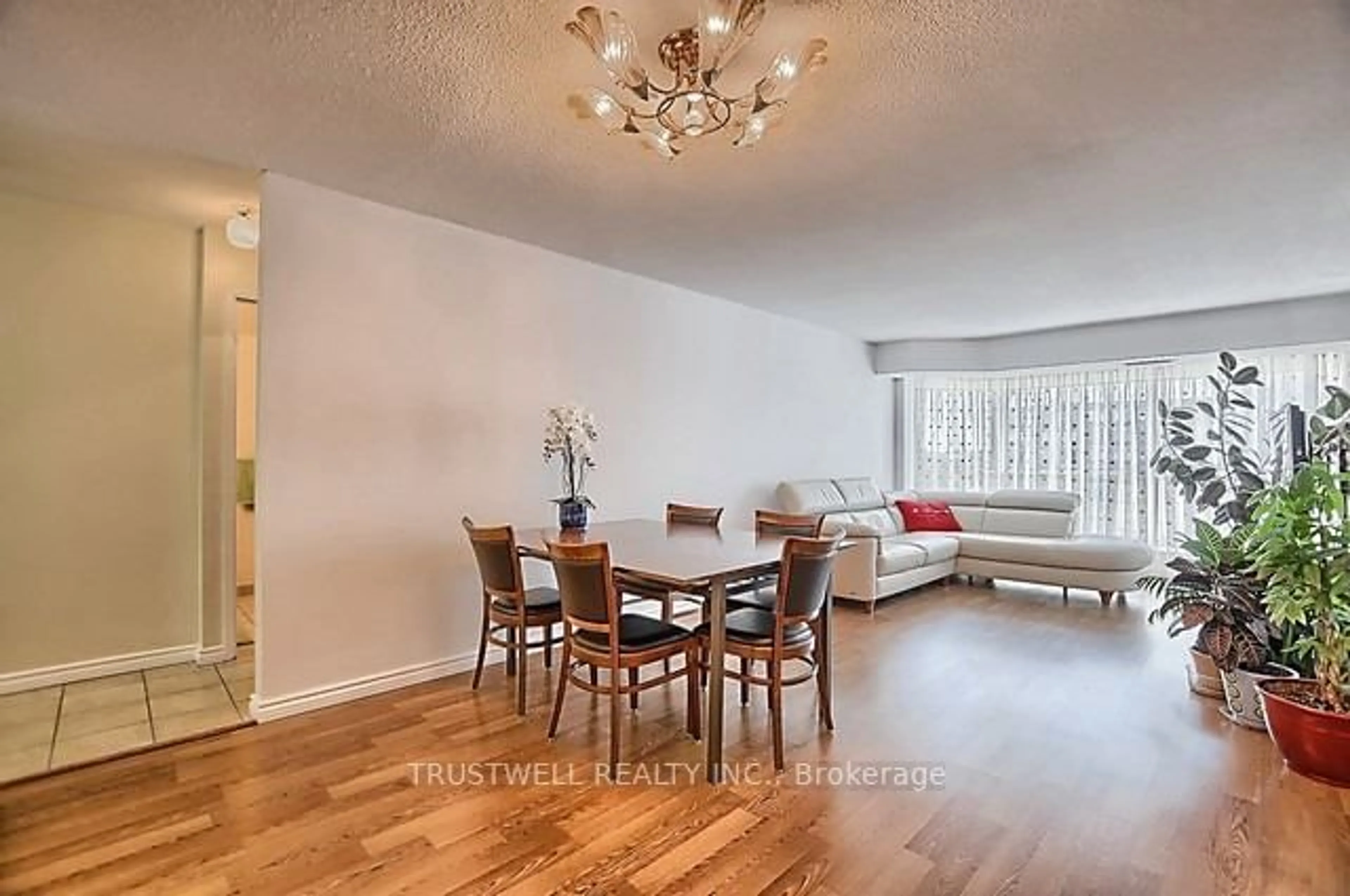 Dining room for 309 Major Mackenzie Dr #812, Richmond Hill Ontario L4C 9V5