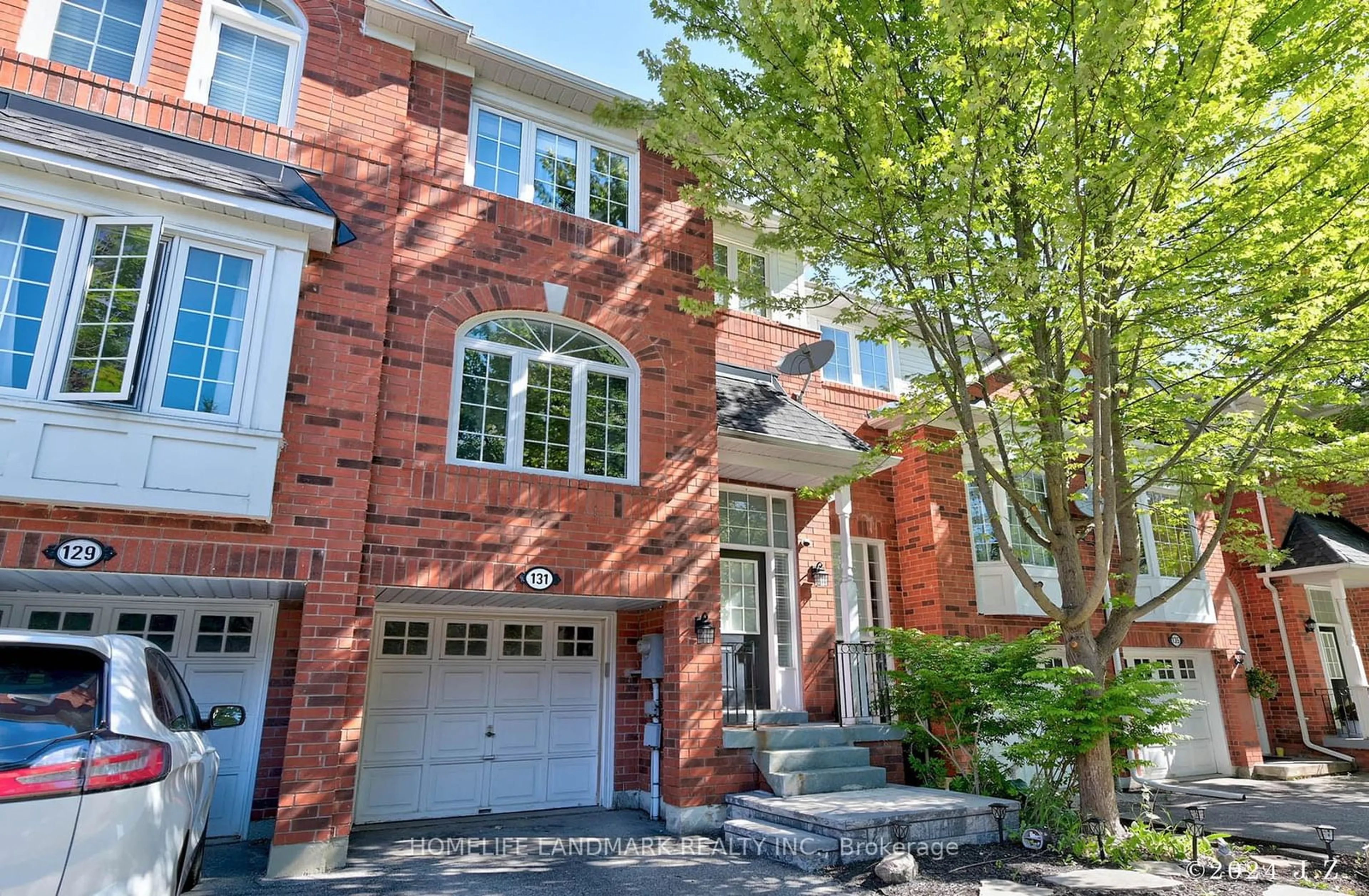 A pic from exterior of the house or condo for 131 Mosaics Ave #49, Aurora Ontario L4G 7L5