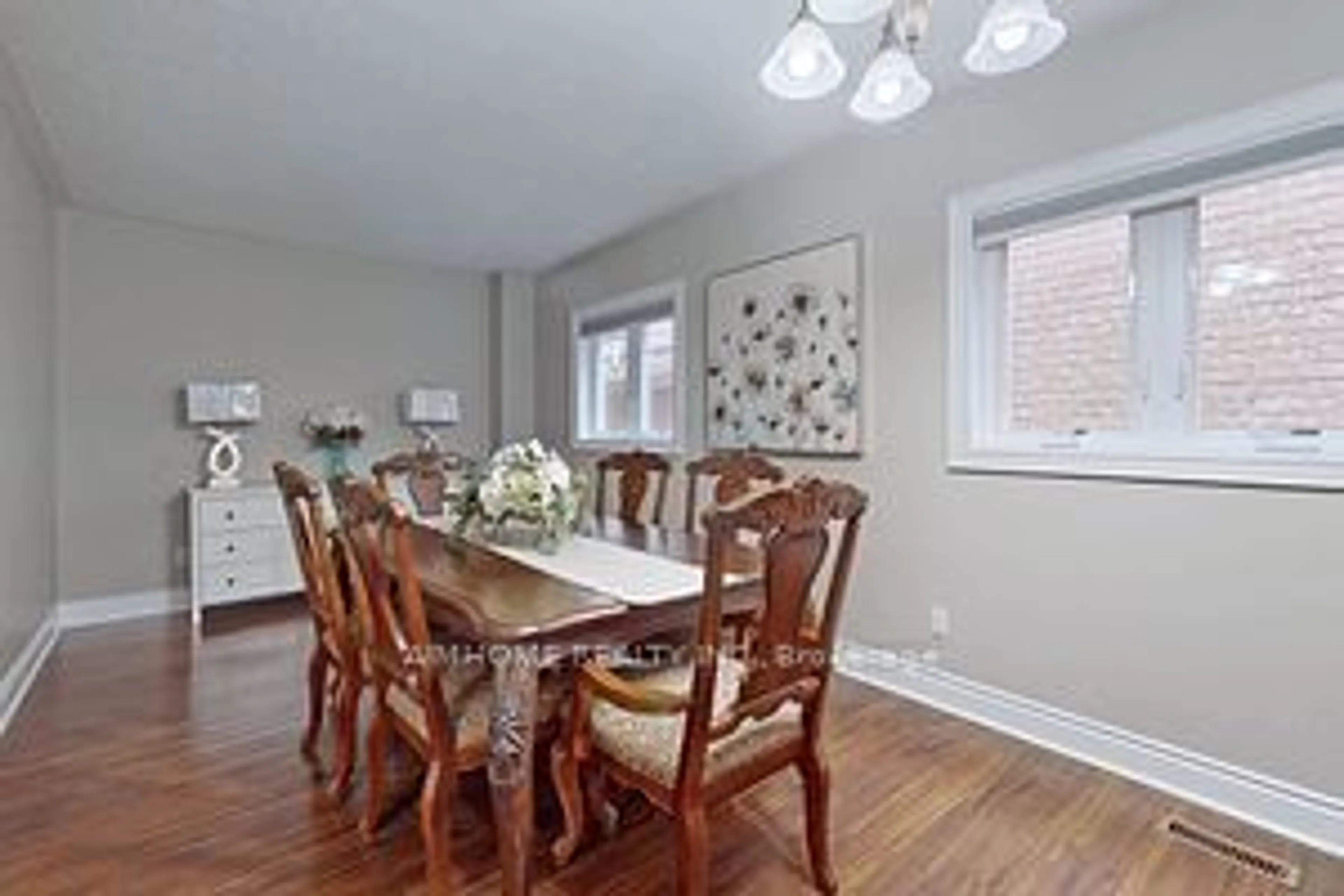 Dining room for 399 Flanagan Crt, Newmarket Ontario L3X 2G1