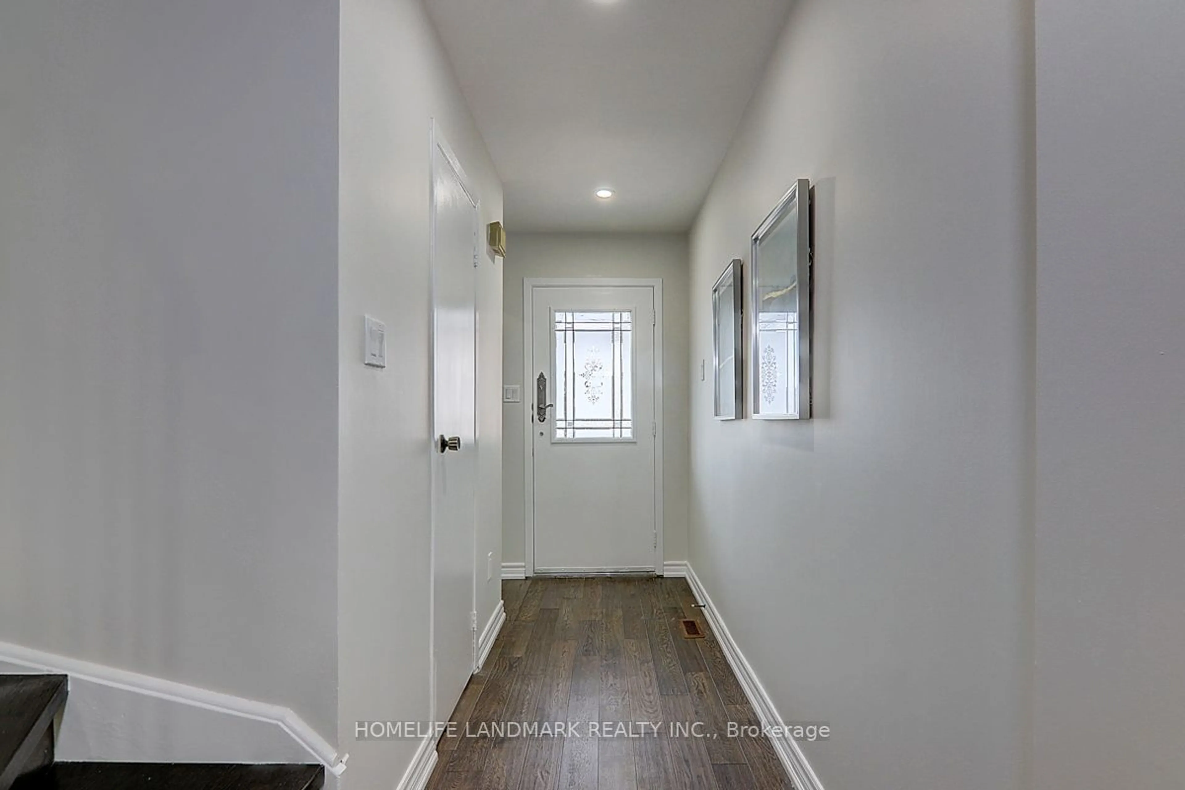 Indoor entryway for 68 Chichester Rd, Markham Ontario L3R 7E4