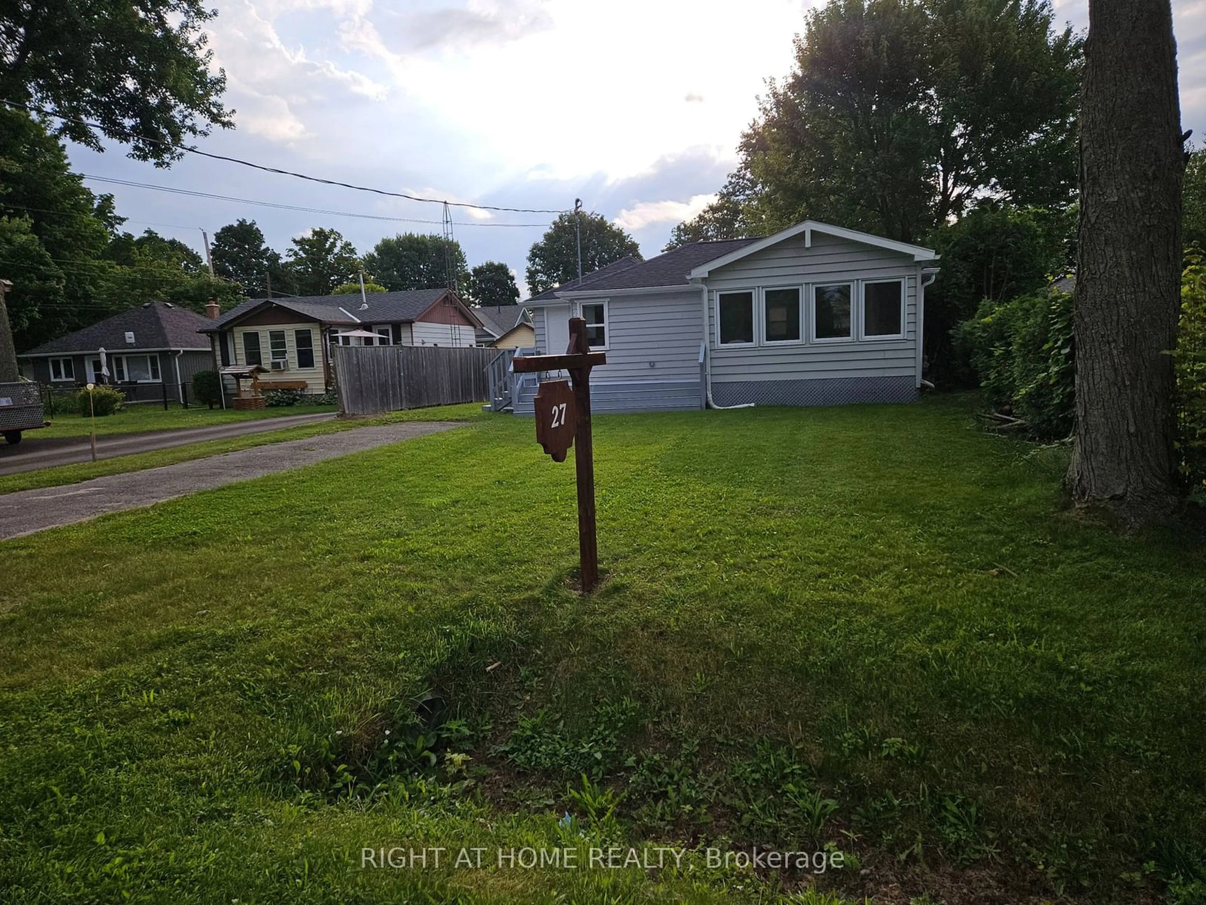 Street view for 27 Blue Heron Dr, Georgina Ontario L0E 1N0