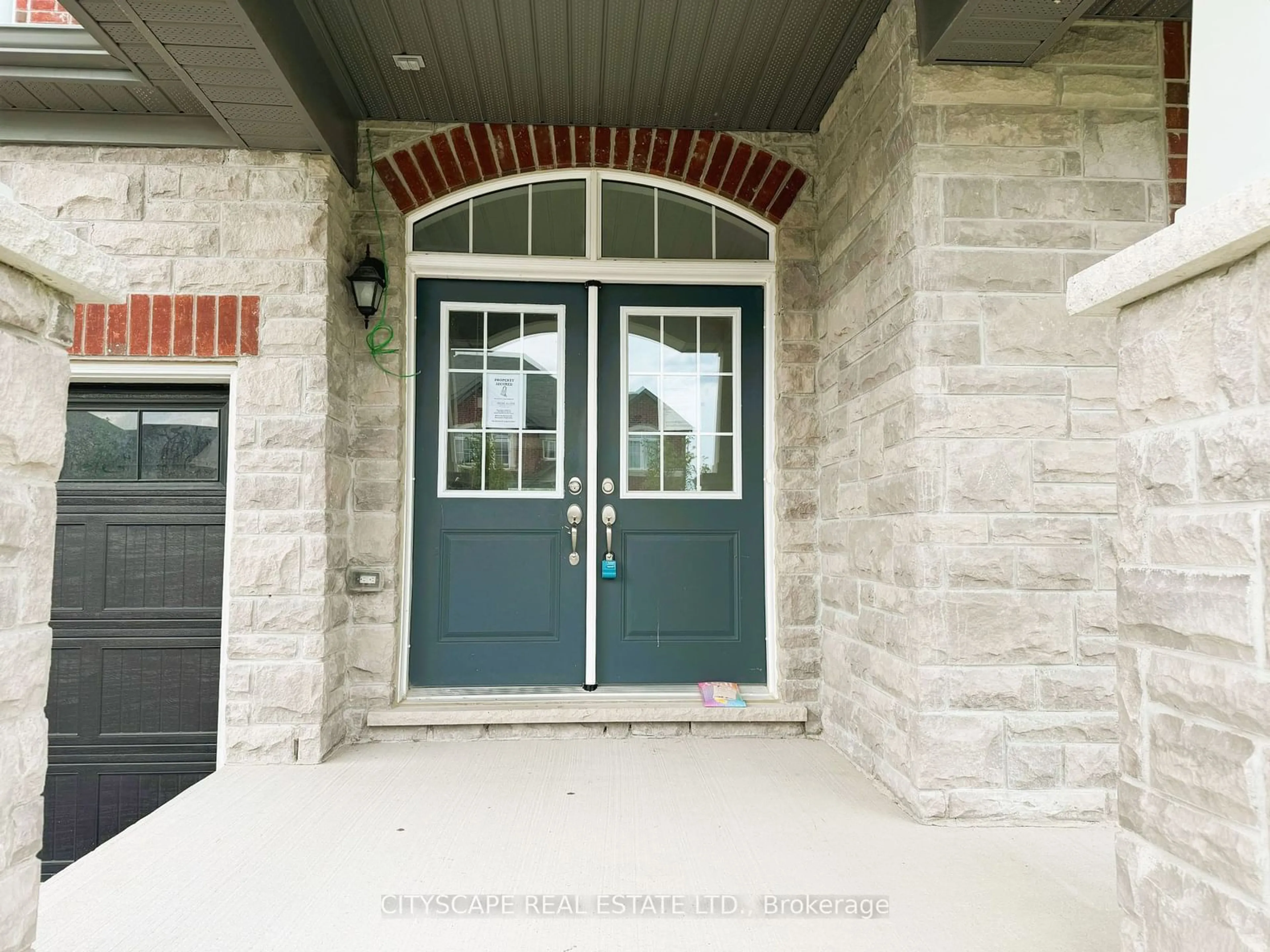 Indoor entryway for 1703 Emberton Way, Innisfil Ontario L9S 0N4