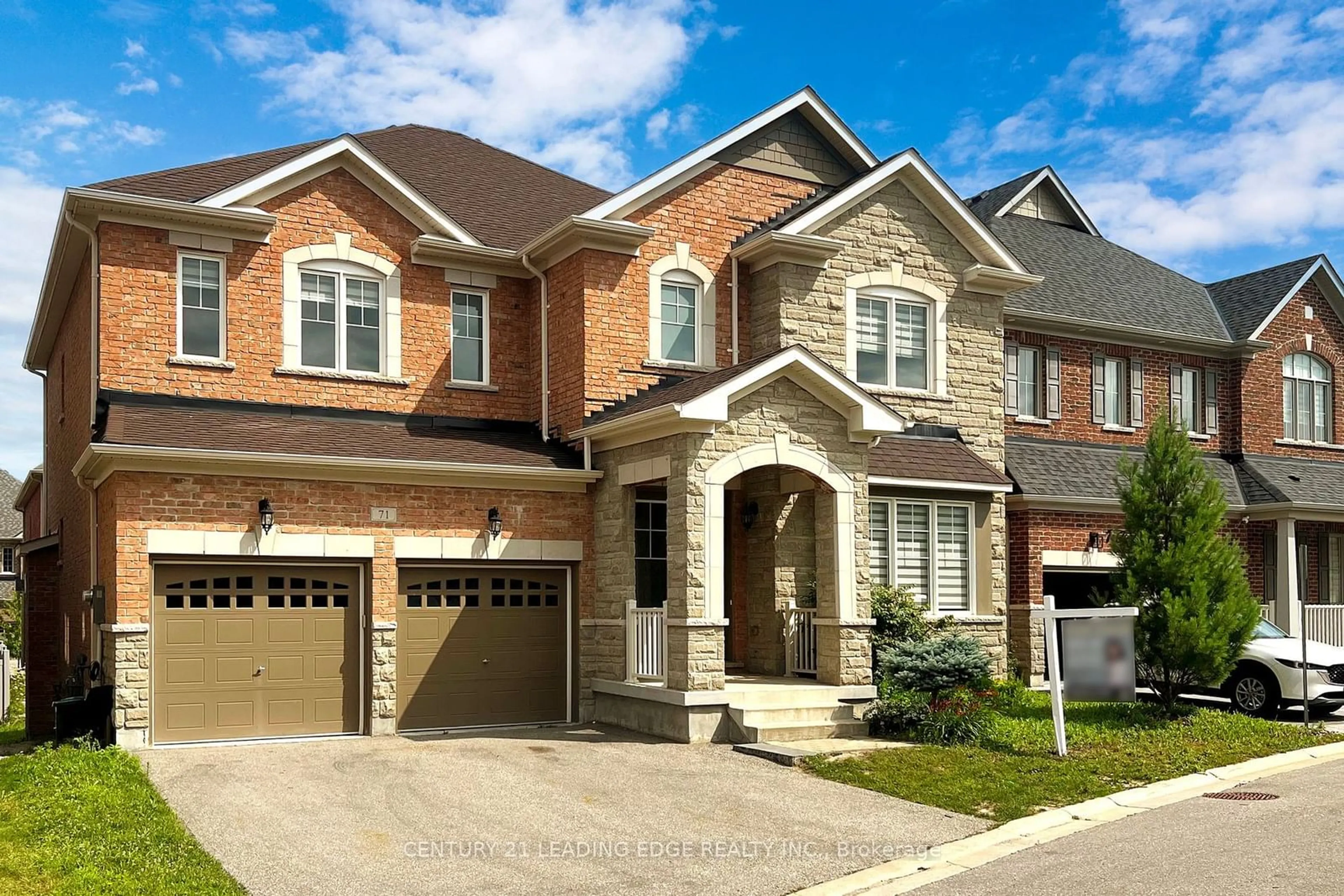 Home with brick exterior material for 71 KEN SINCLAIR Cres, Aurora Ontario L4G 3J1