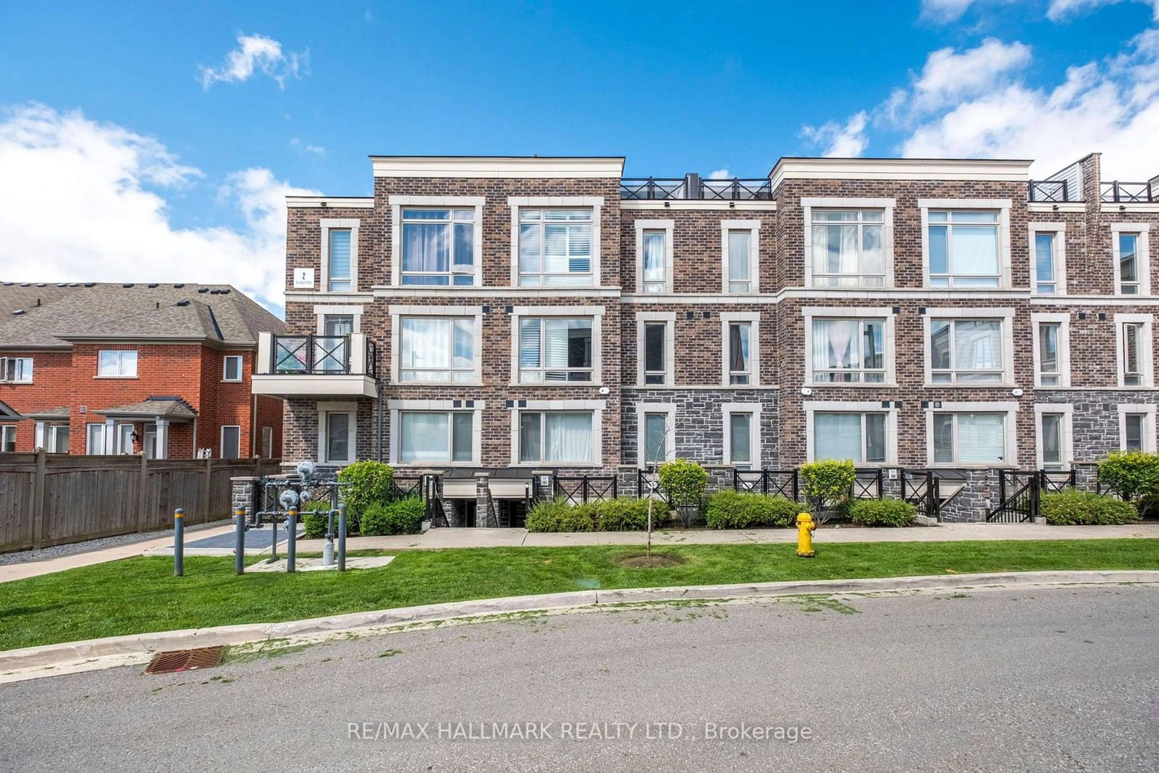 A pic from exterior of the house or condo, the front or back of building for 2 Dunsheath Way #105, Markham Ontario L6B 1N3