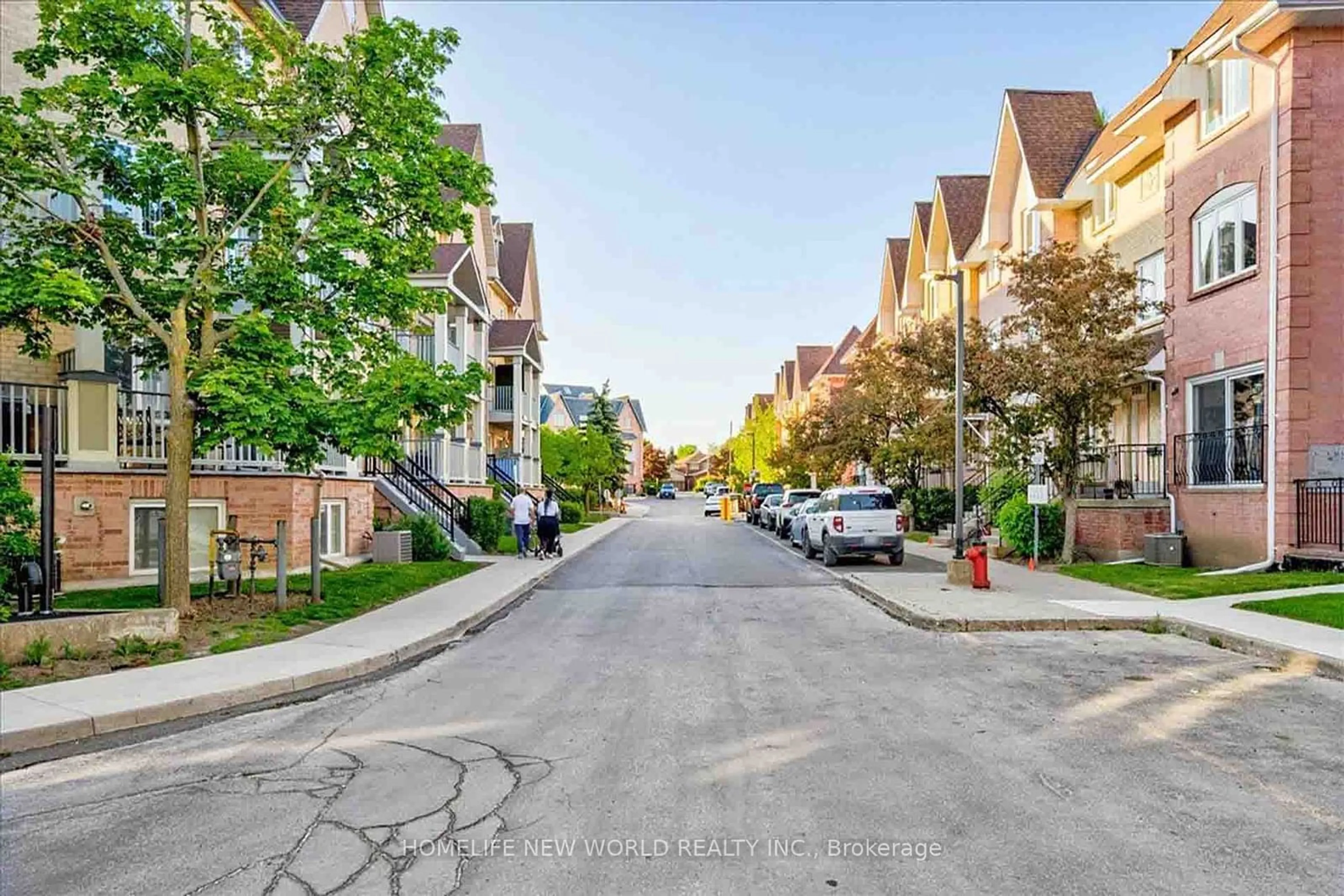 A view of a street for 75 Weldrick Rd #216, Richmond Hill Ontario L4C 0H9