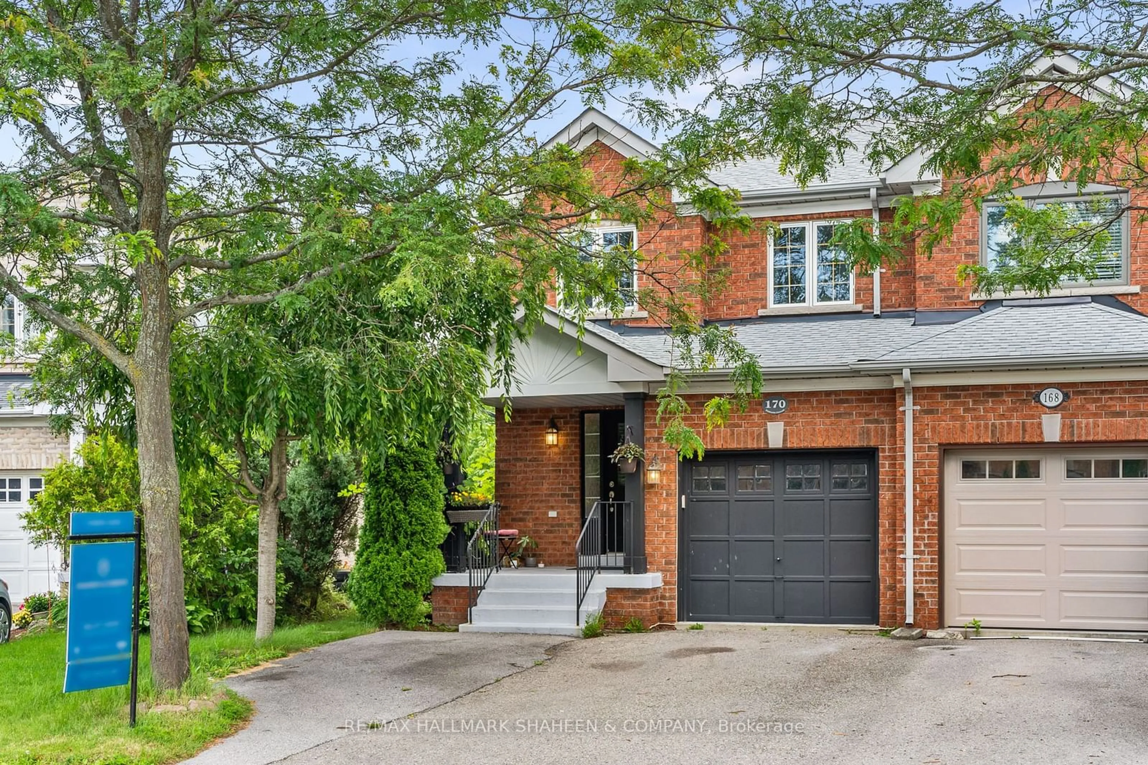 Home with brick exterior material for 170 Banbrooke Cres, Newmarket Ontario L3X 2W6