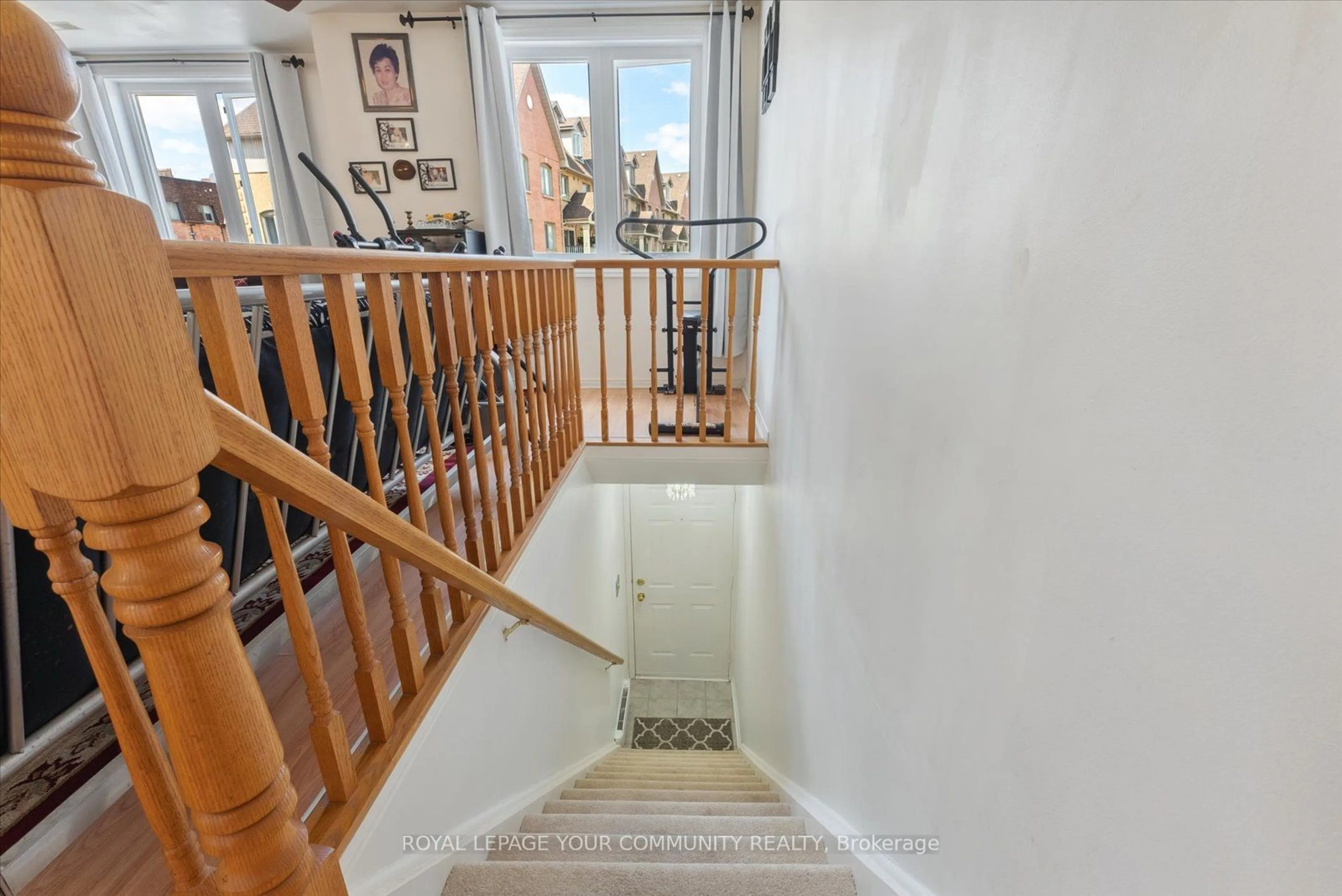 Stairs for 75 Weldrick Rd #603, Richmond Hill Ontario L4C 0H9