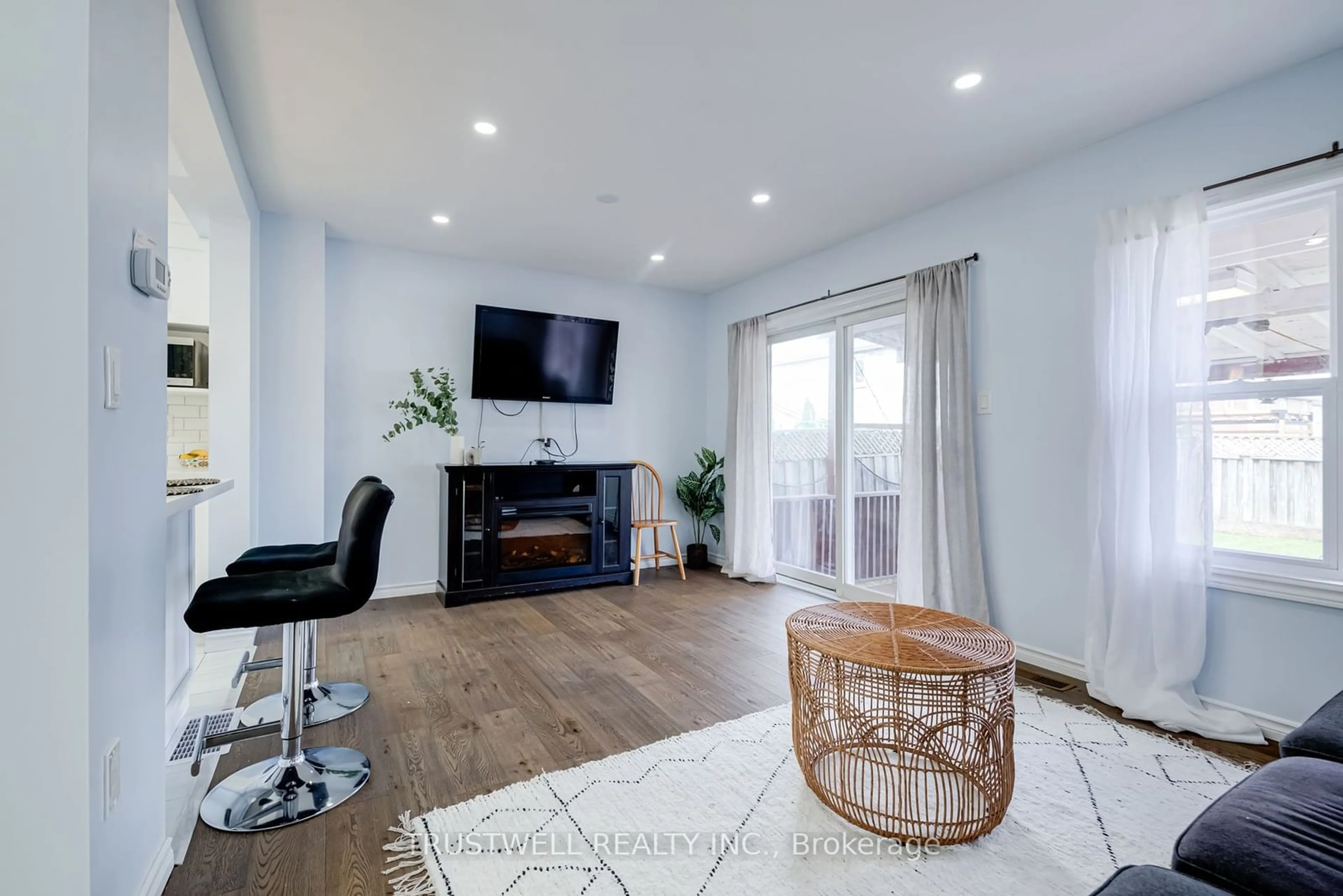 Living room for 135 Laird Dr, Markham Ontario L3S 3N7