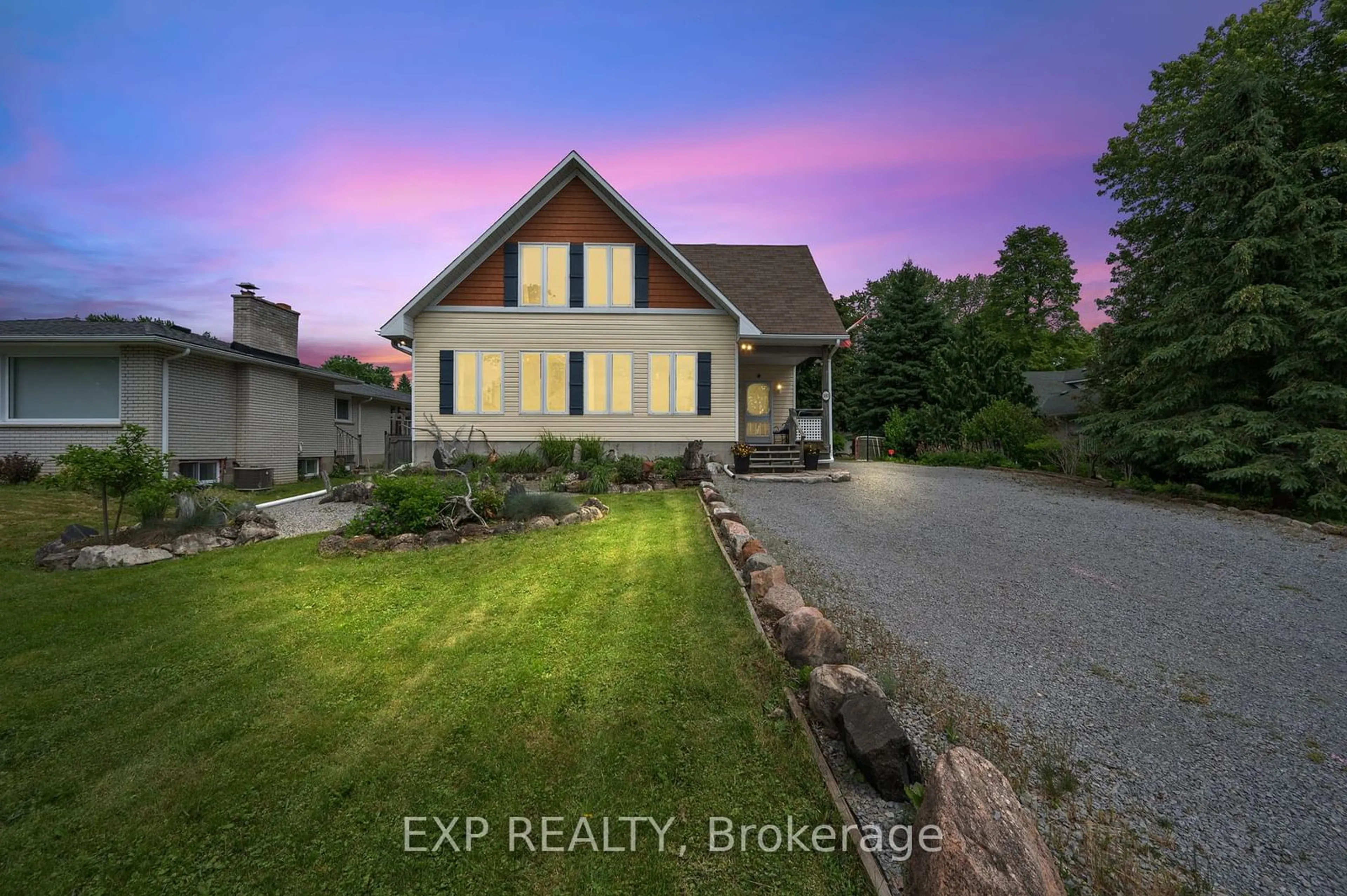 Frontside or backside of a home for 183 Lake Dr, Georgina Ontario L4P 3C8